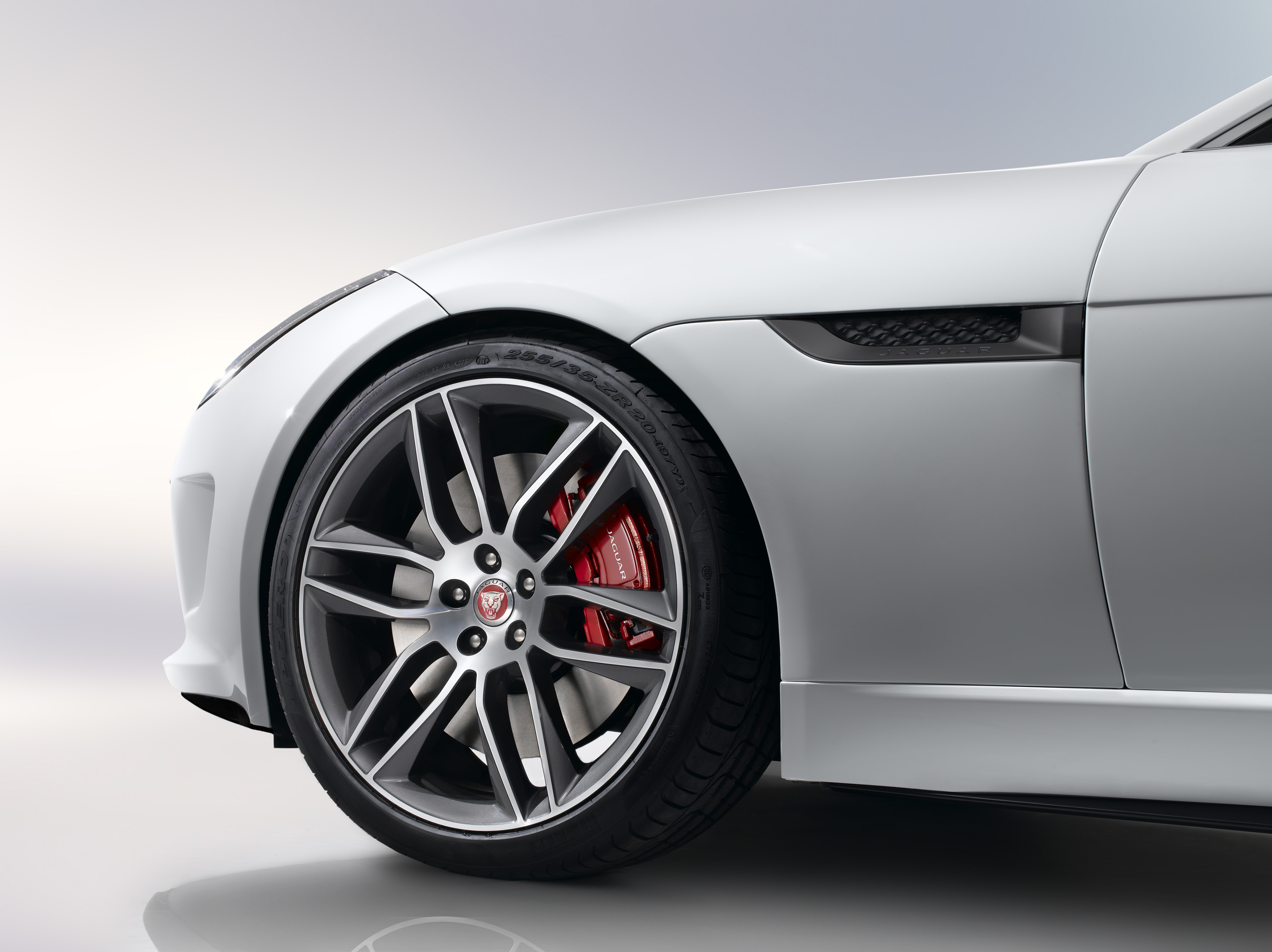 Jaguar F-Type R Coupe photo #63