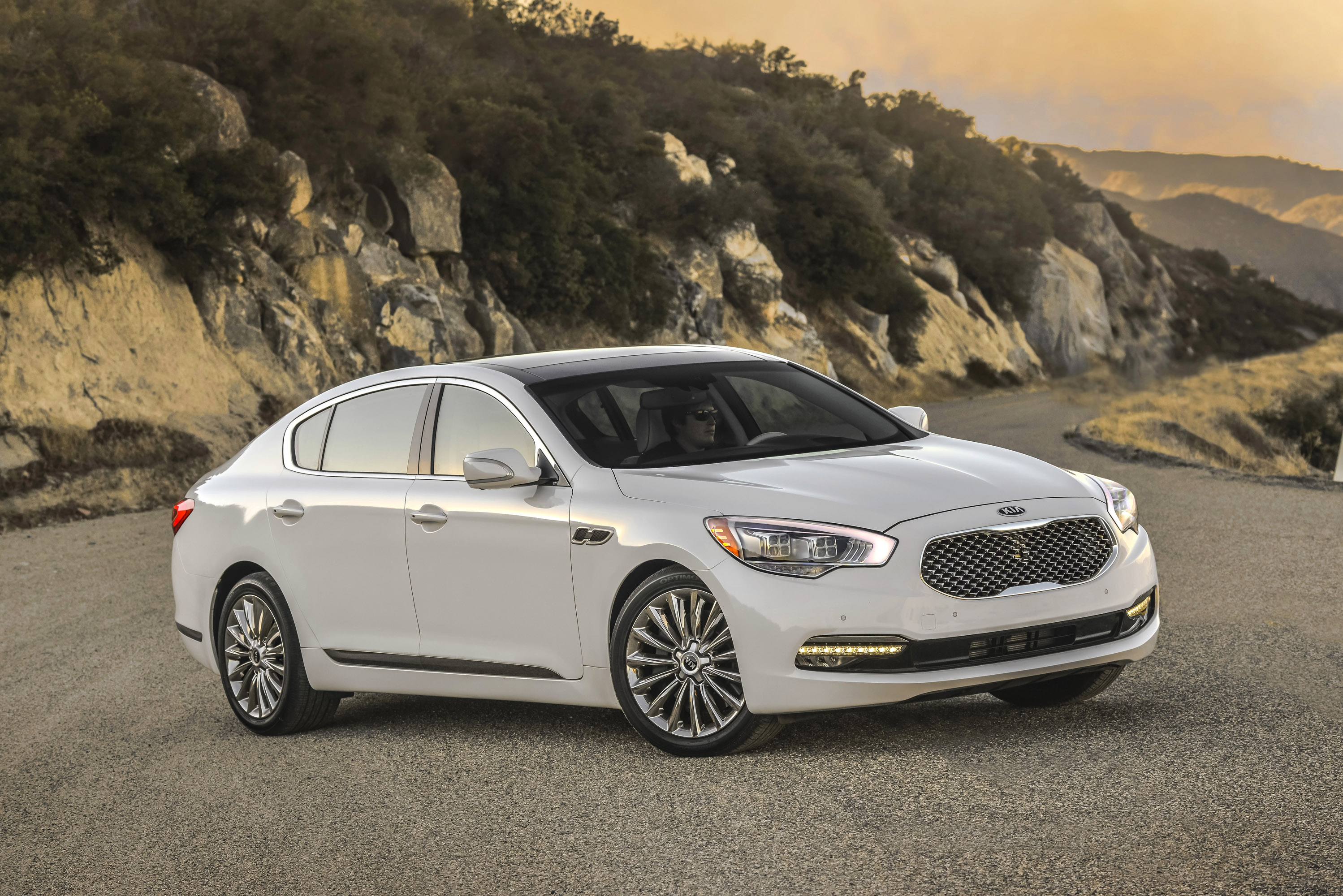 KIA K900 photo #2