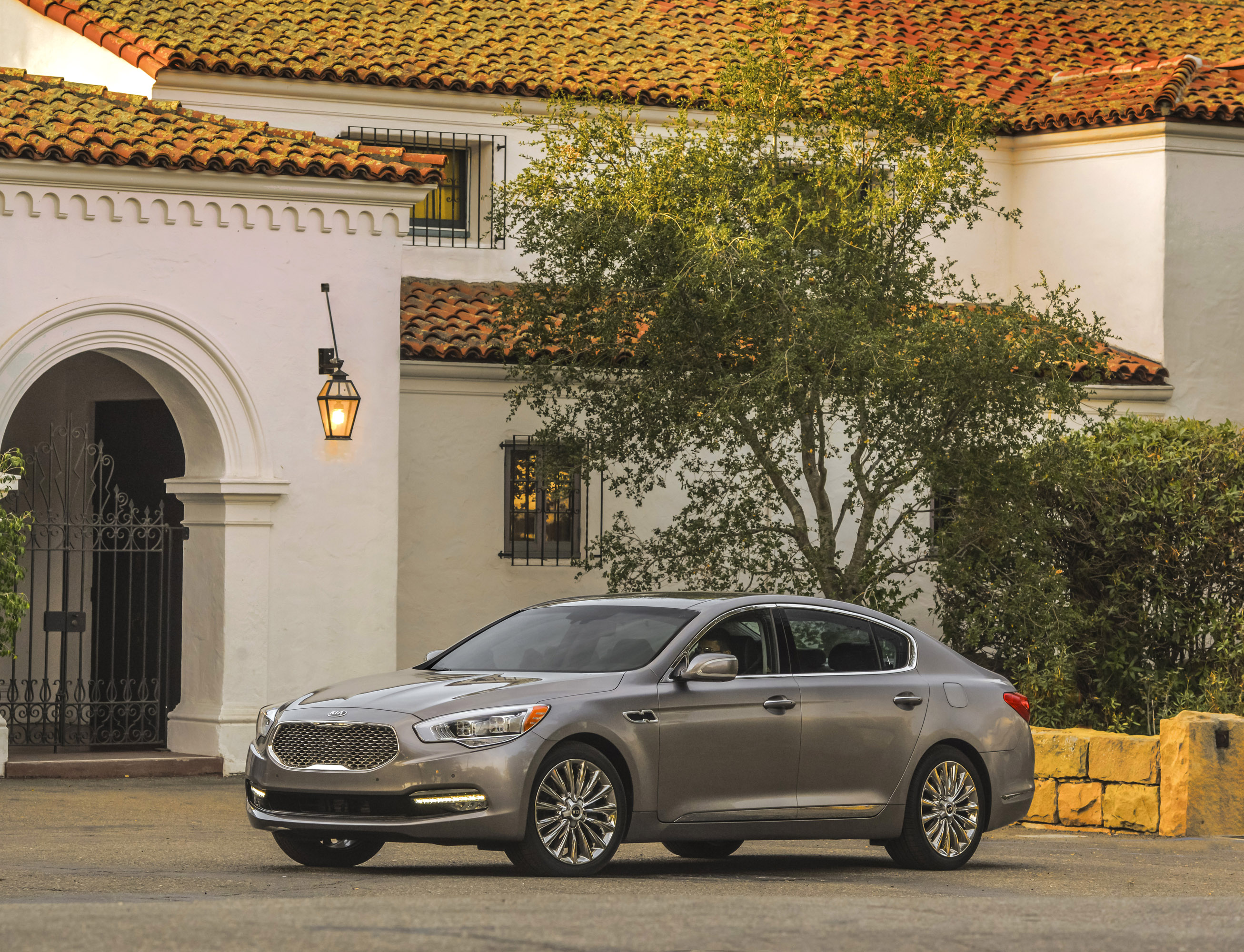 KIA K900 photo #17