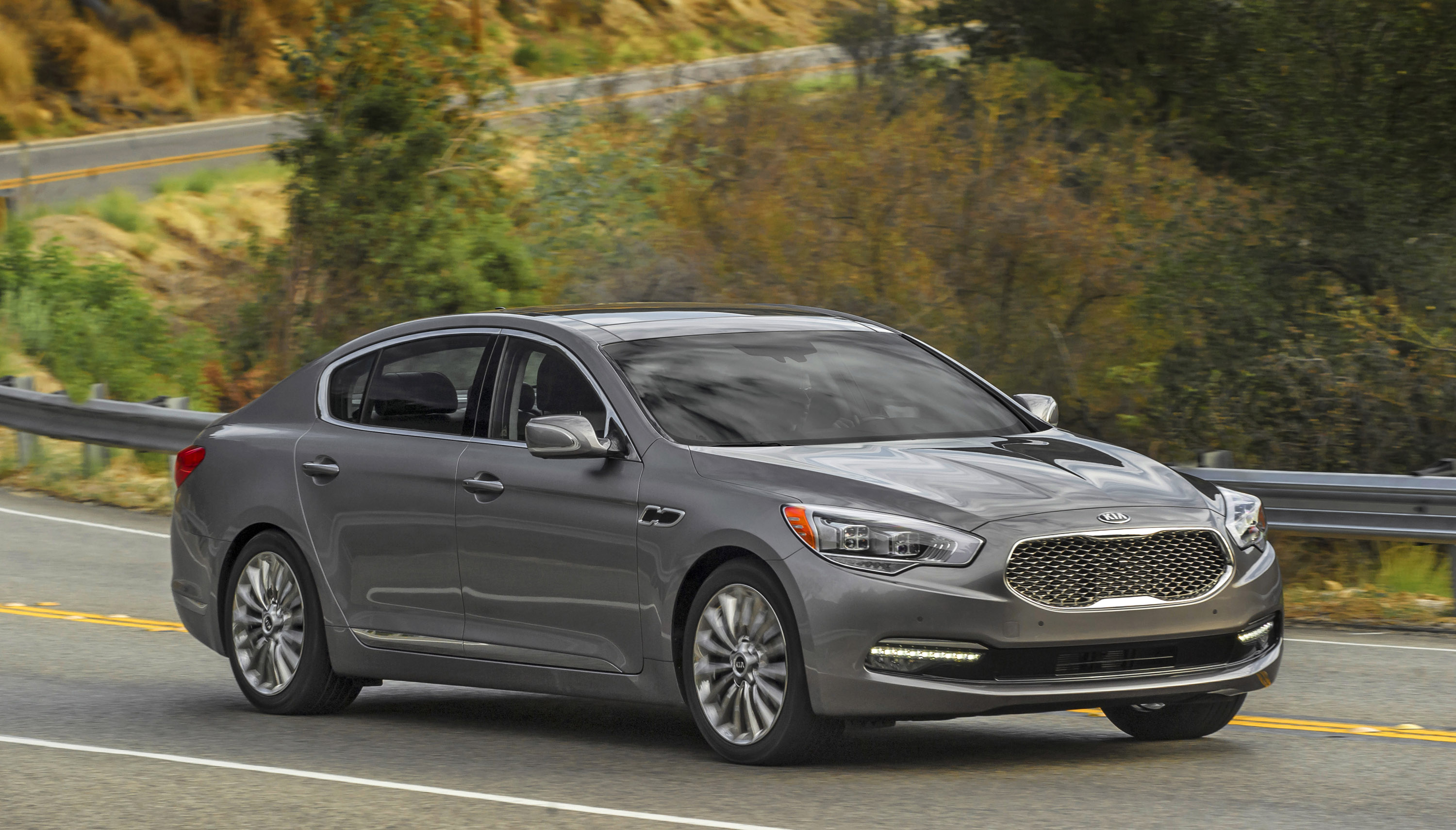 KIA K900 photo #21