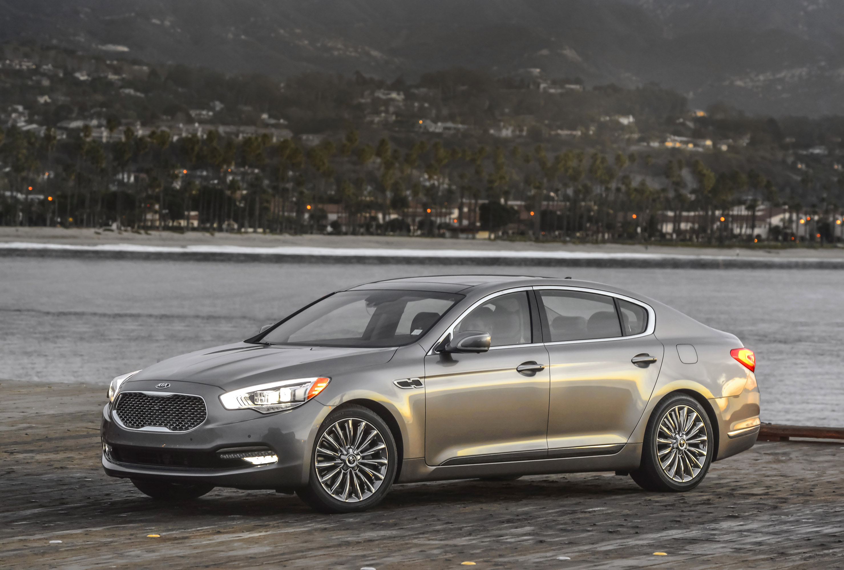 KIA K900 photo #22
