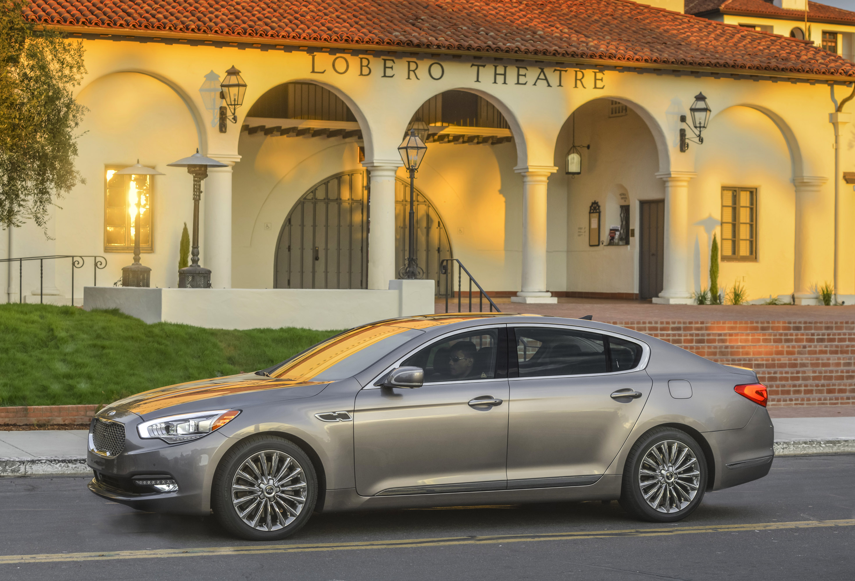 KIA K900 photo #27