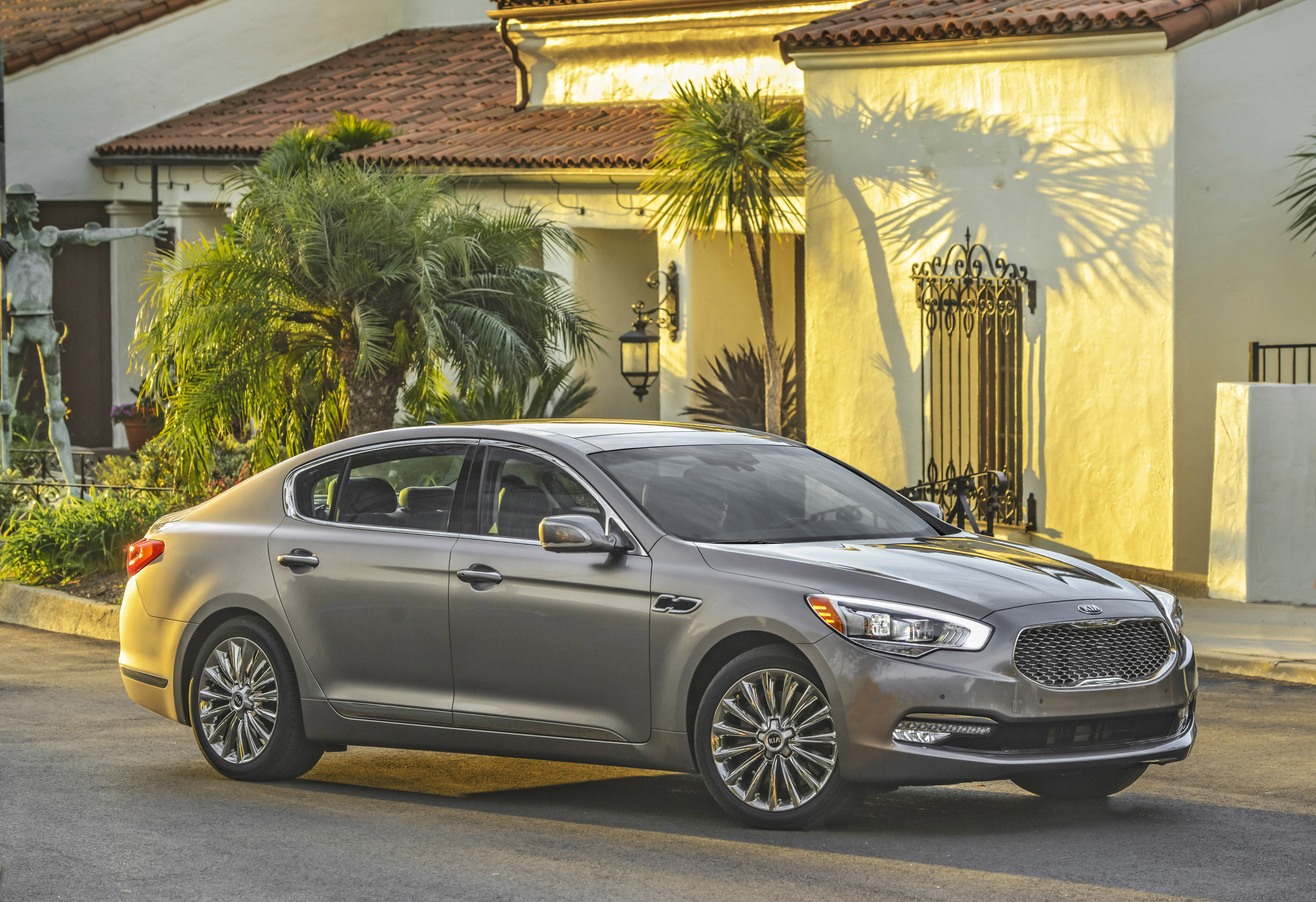 KIA K900 photo #28