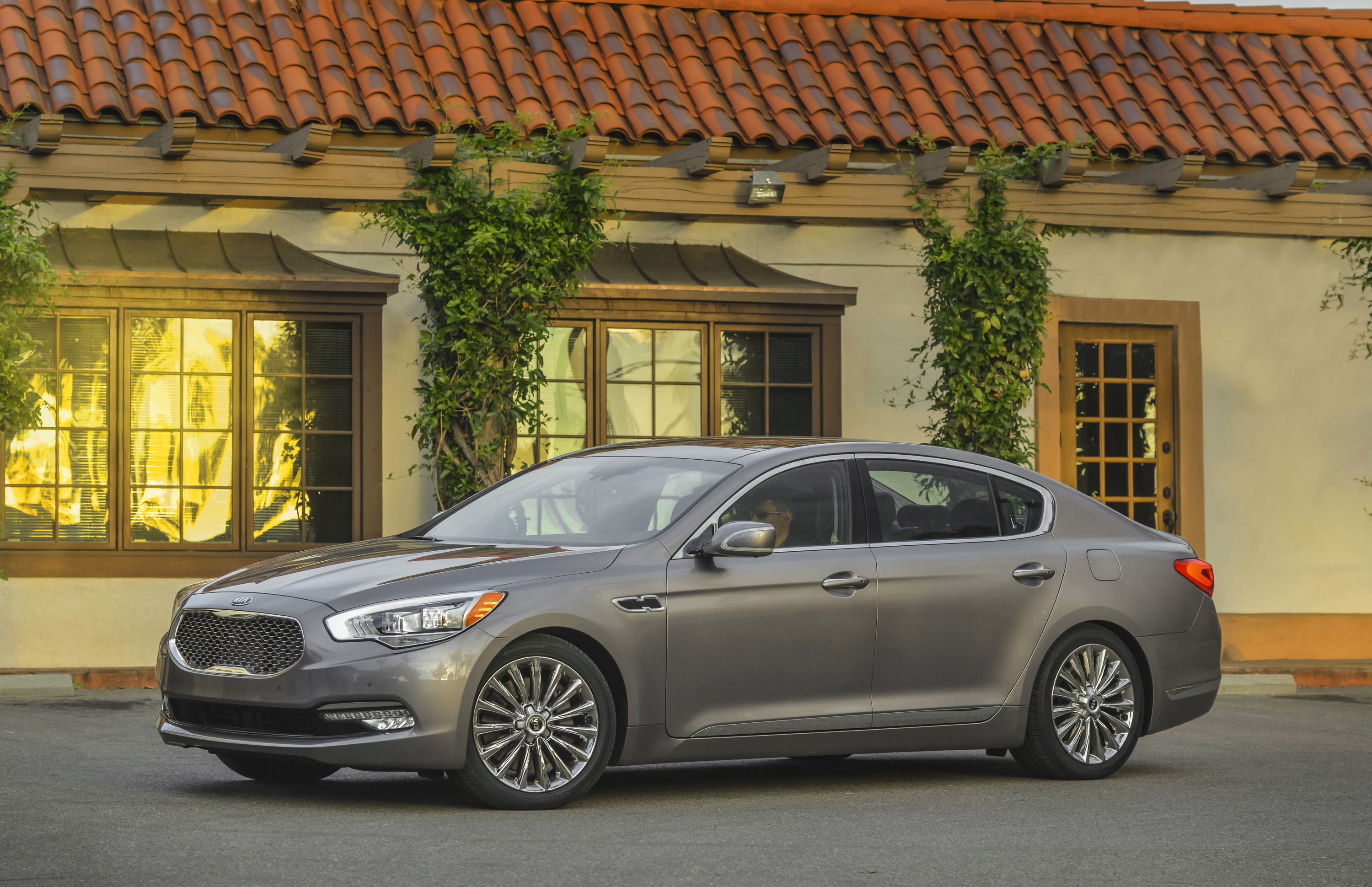 KIA K900 photo #29