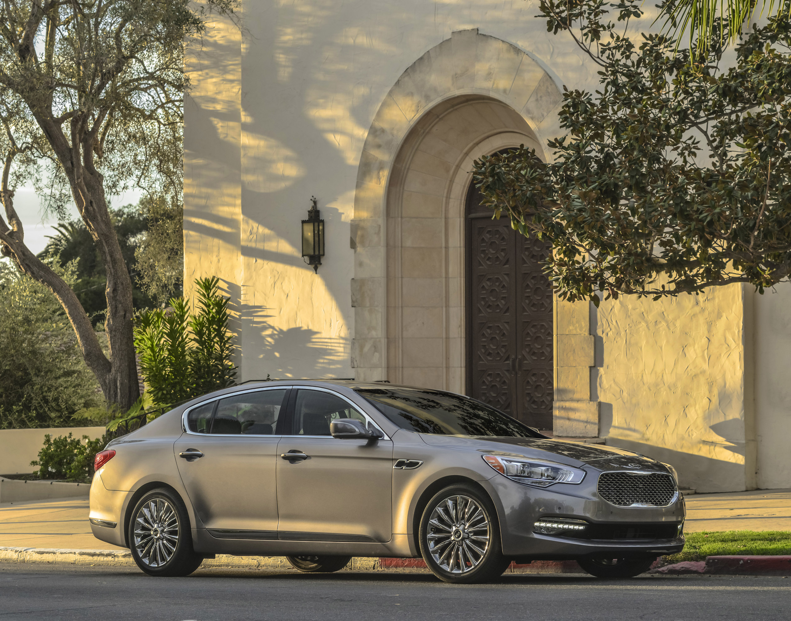 KIA K900 photo #30