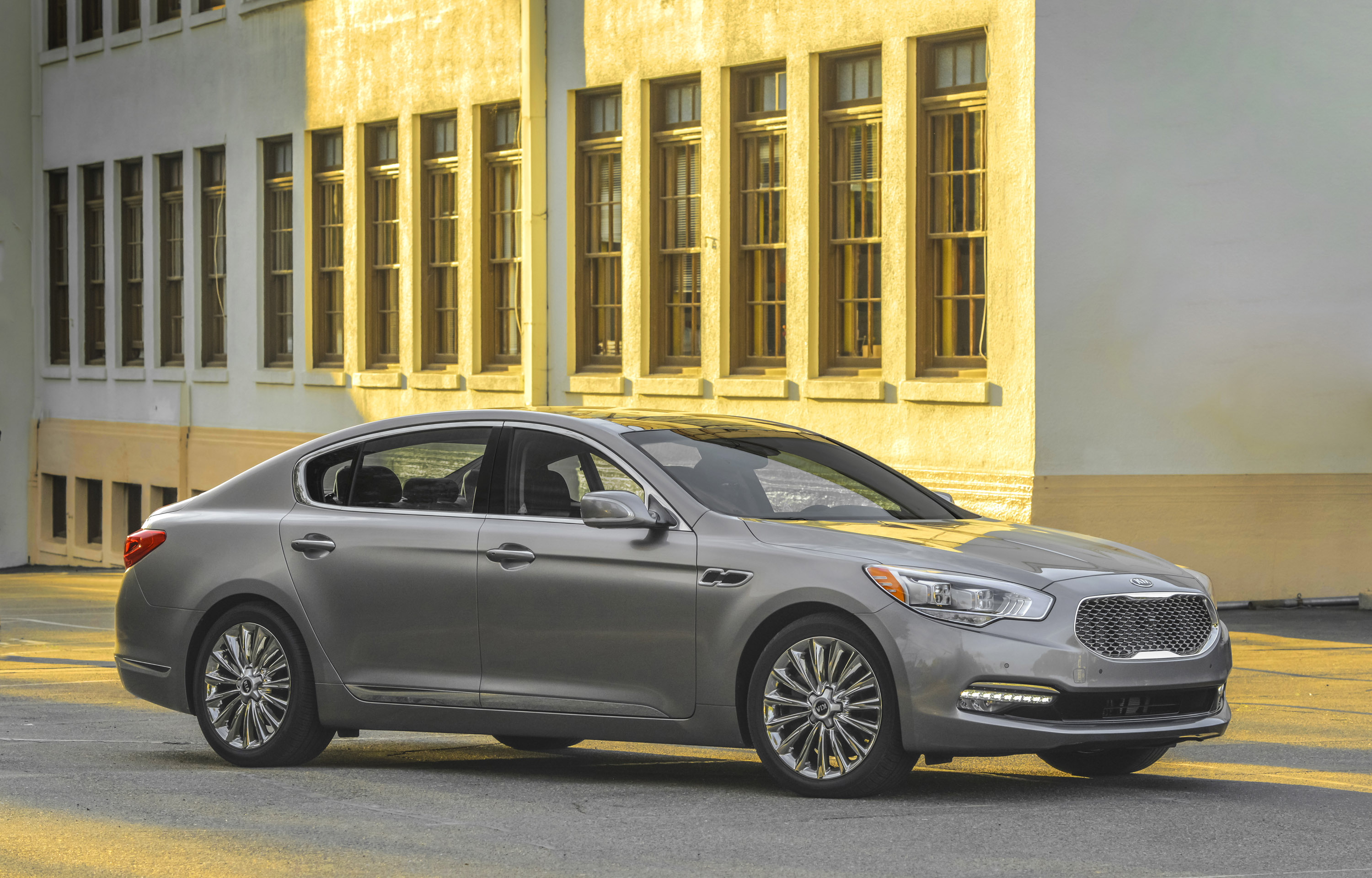 KIA K900 photo #31