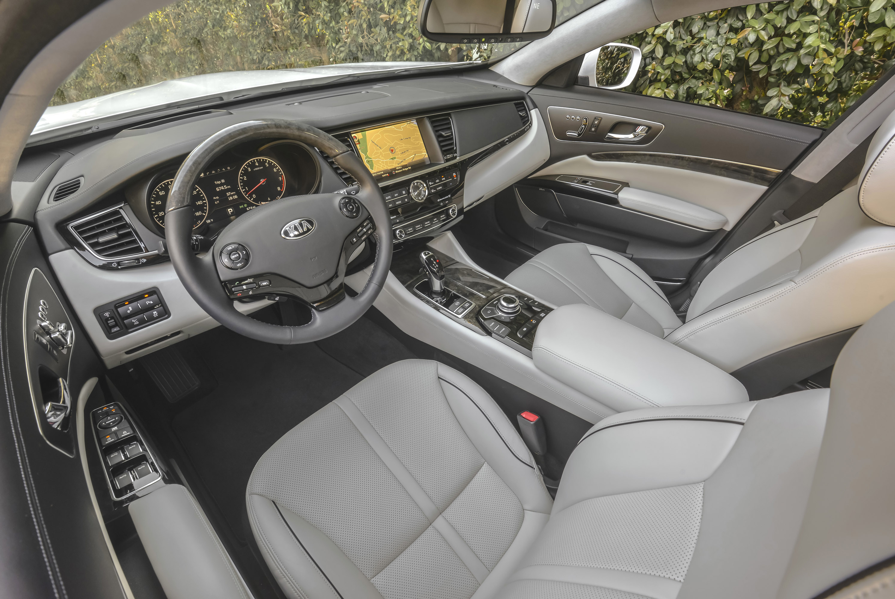 KIA K900 photo #37