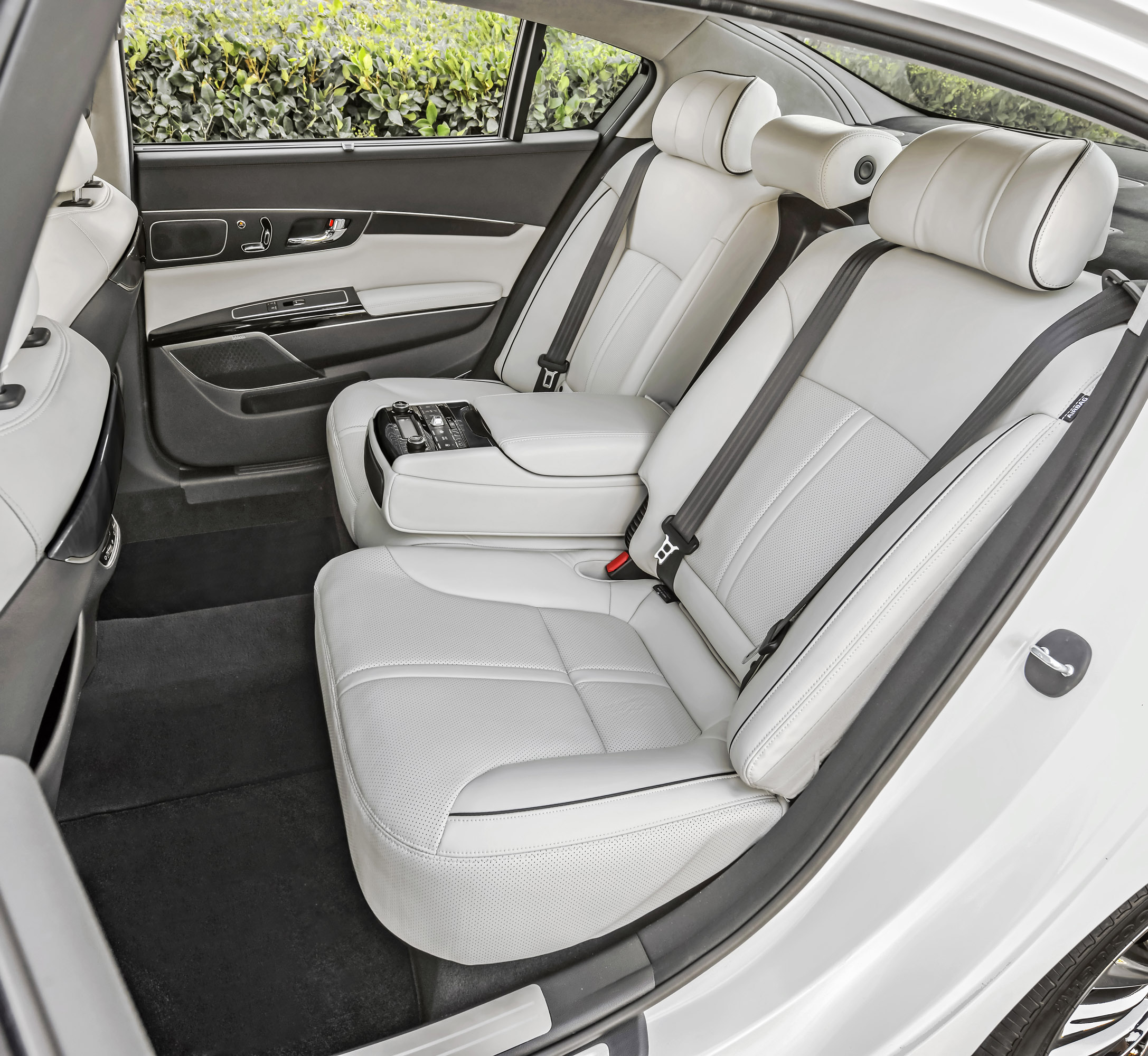 KIA K900 photo #38