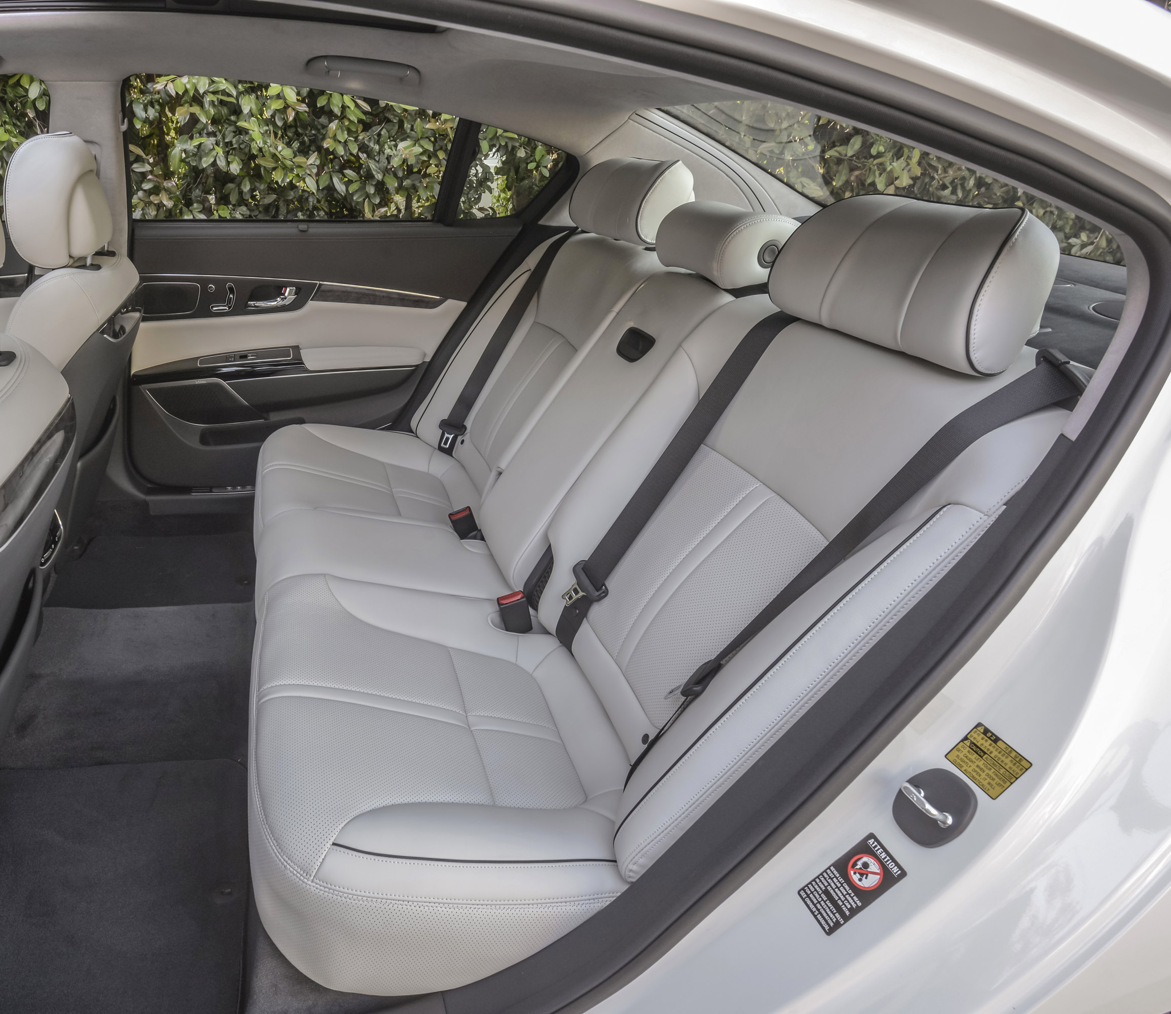 KIA K900 photo #39