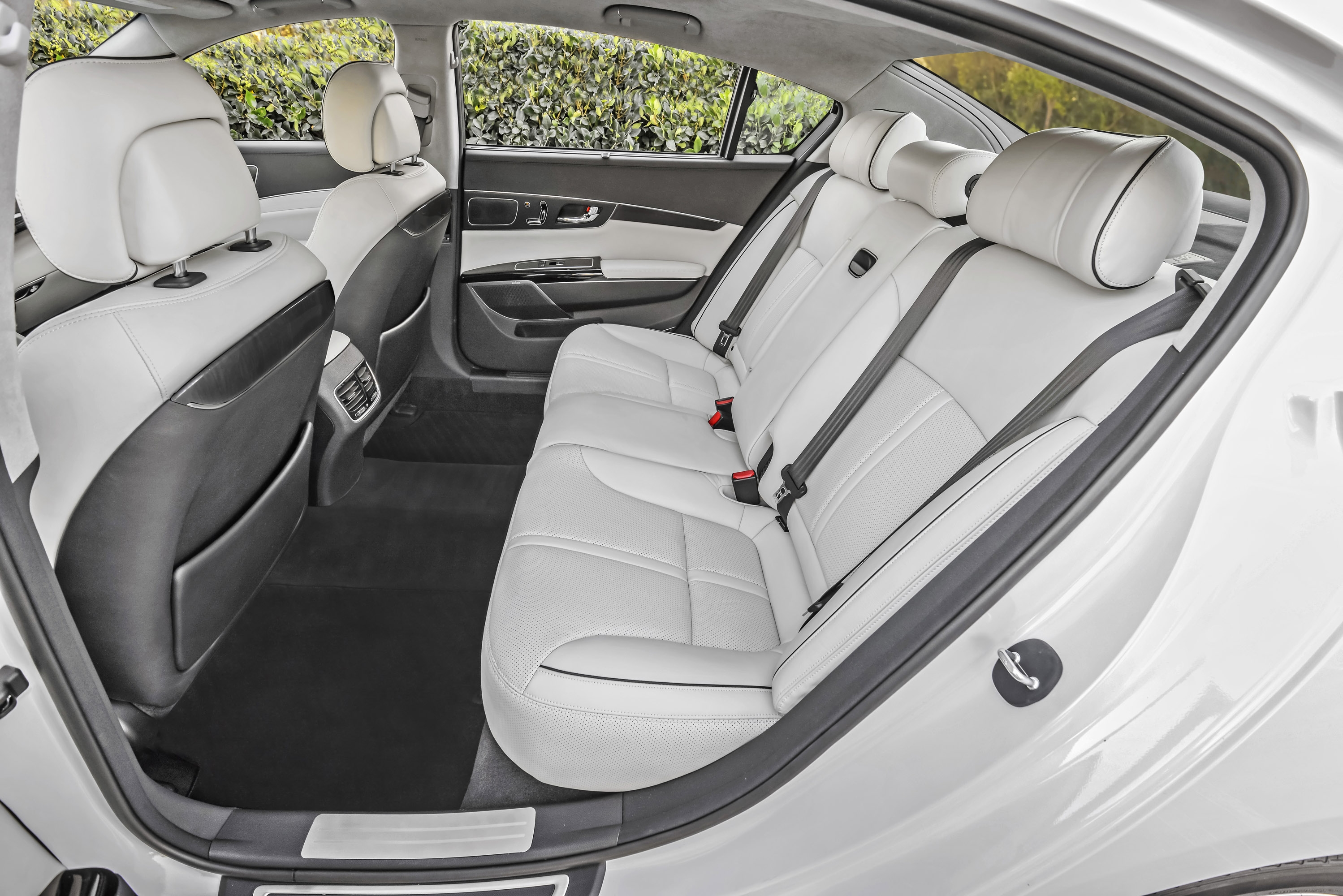 KIA K900 photo #40