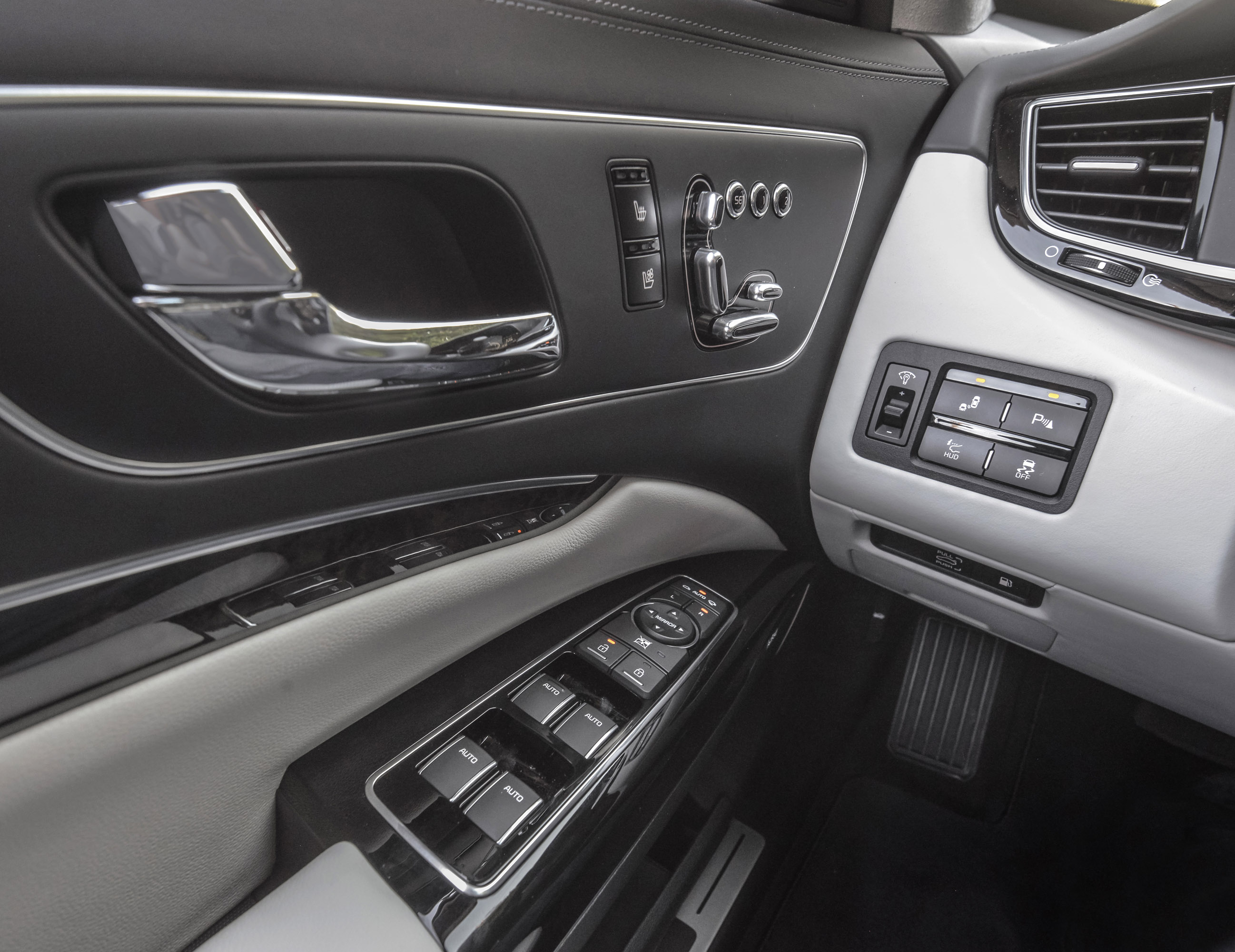 KIA K900 photo #41