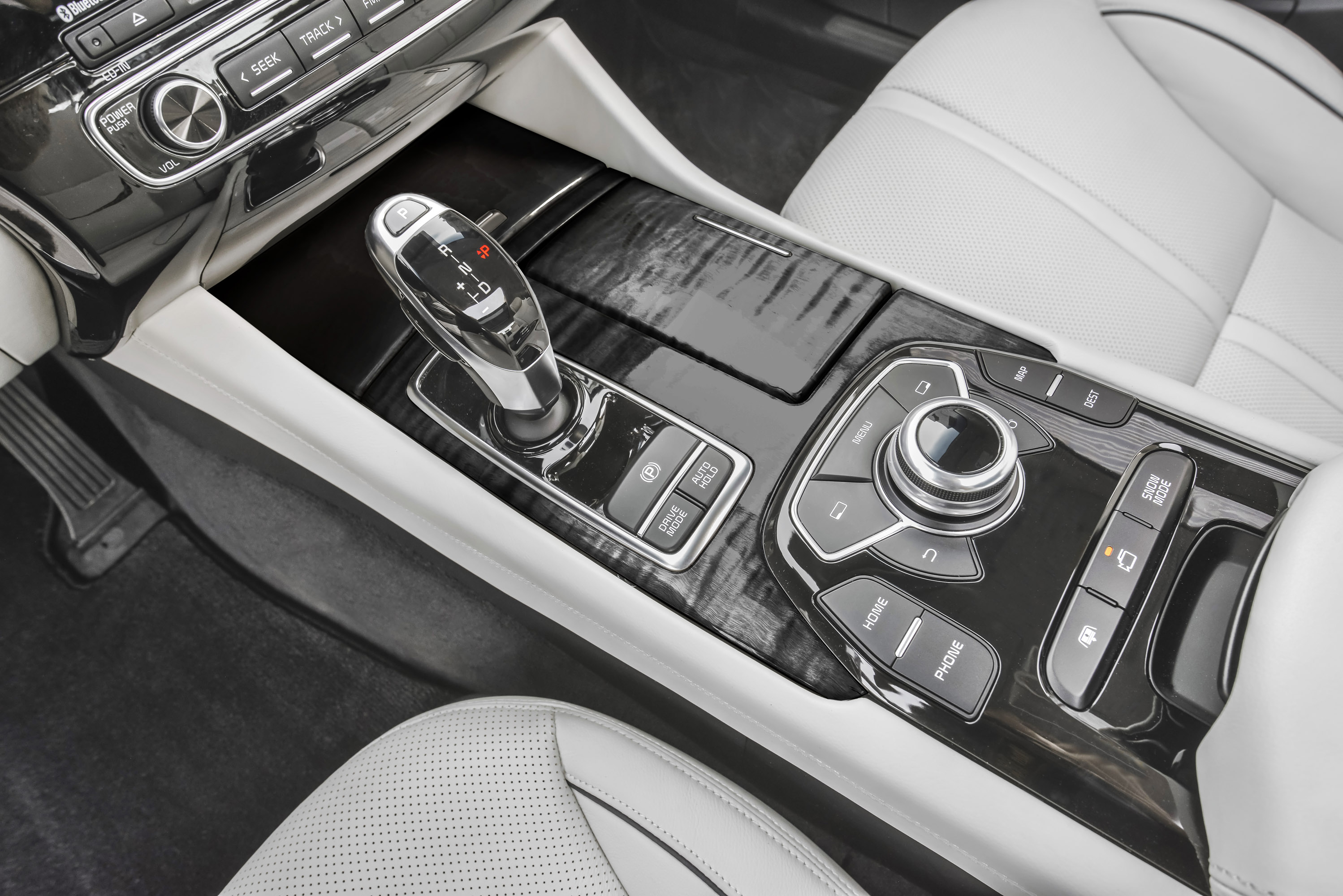 KIA K900 photo #42