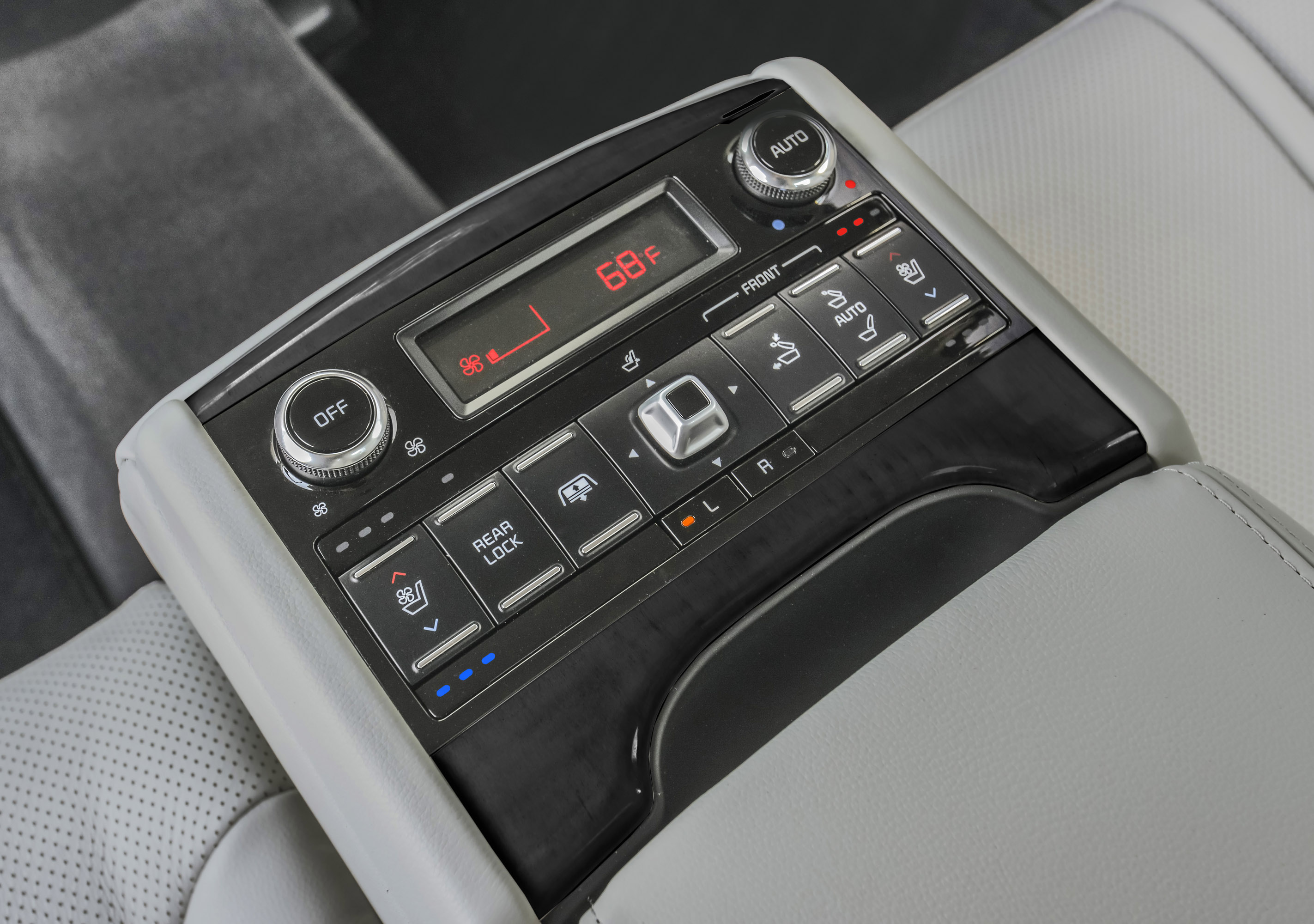 KIA K900 photo #43
