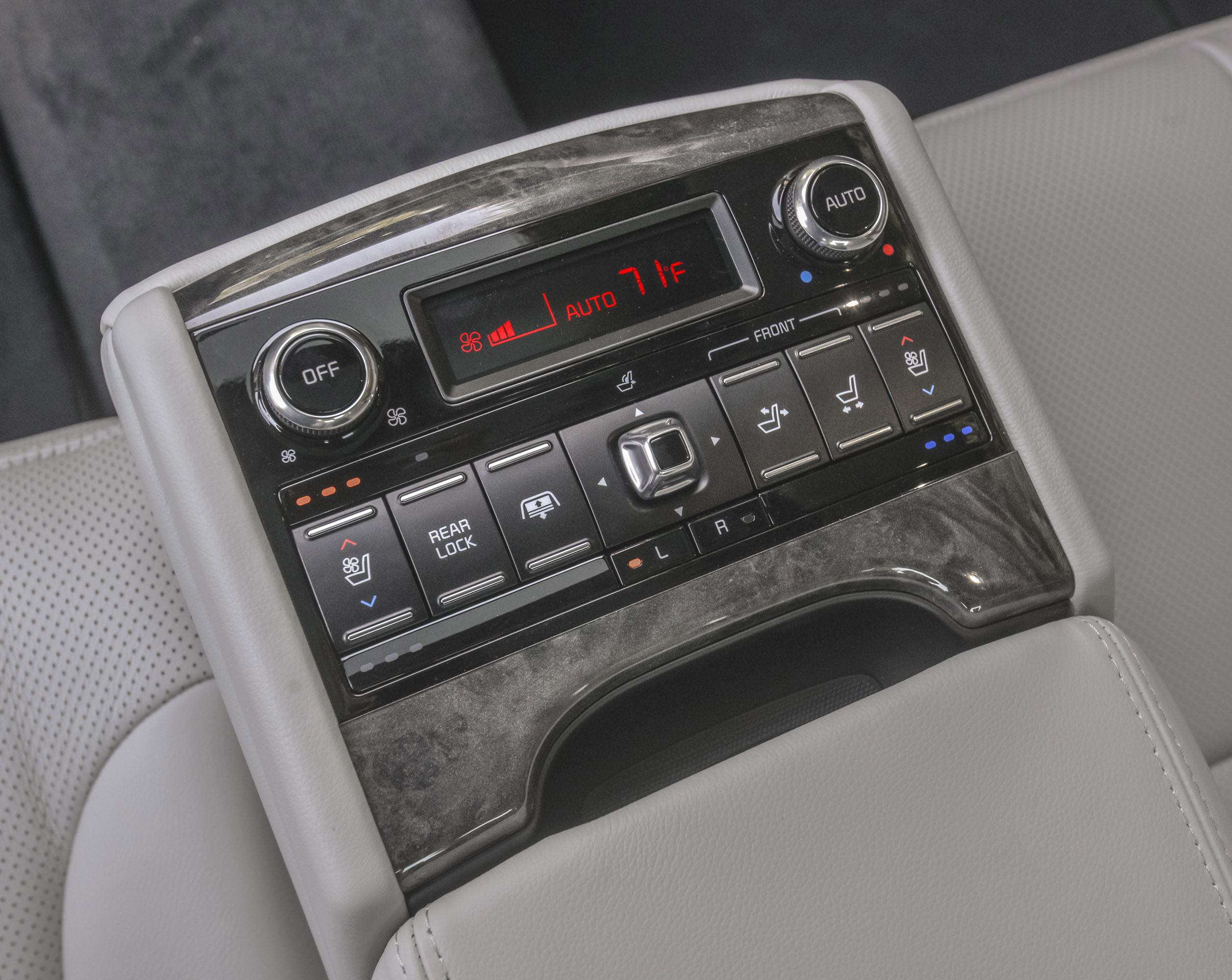 KIA K900 photo #45