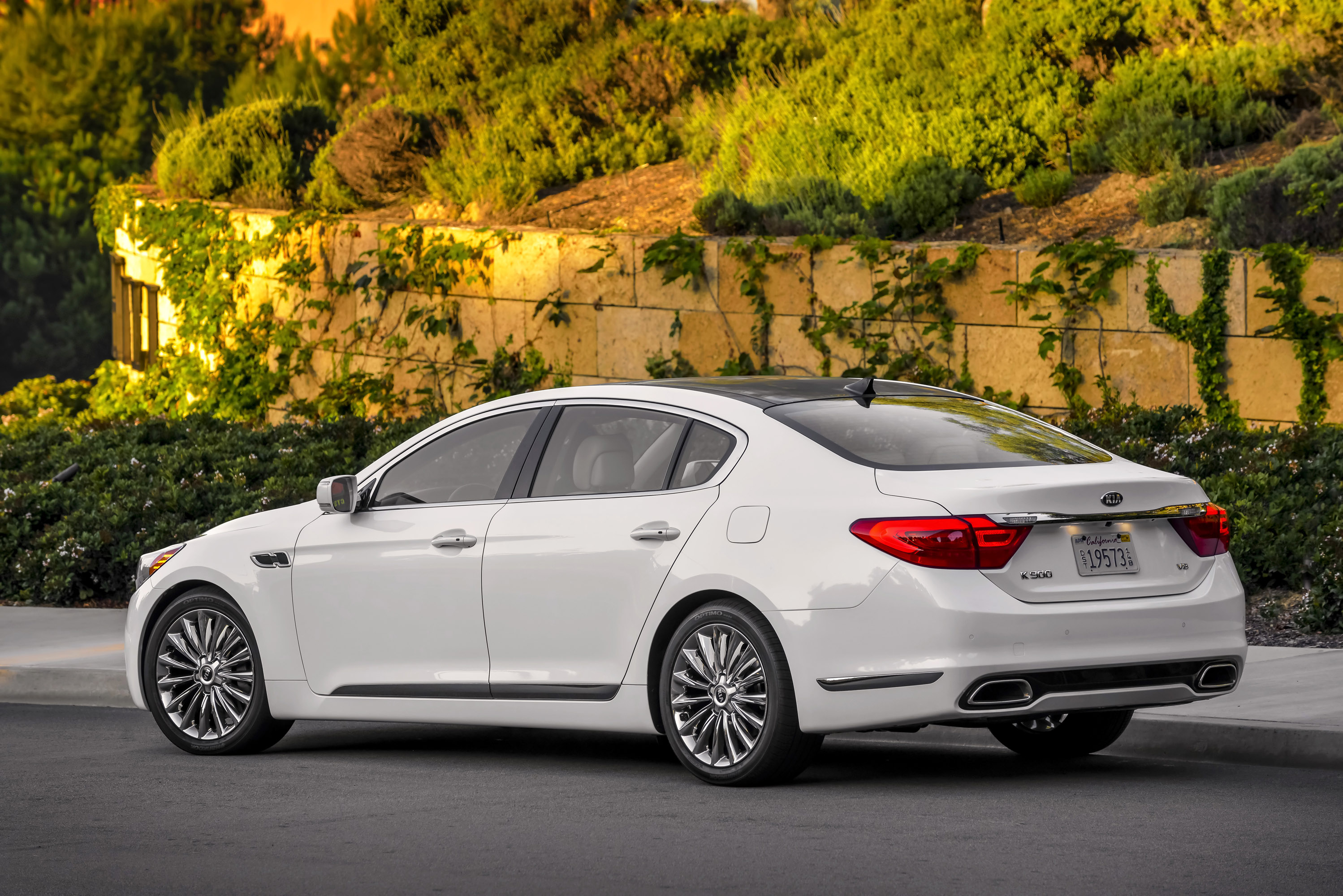 KIA K900 photo #48
