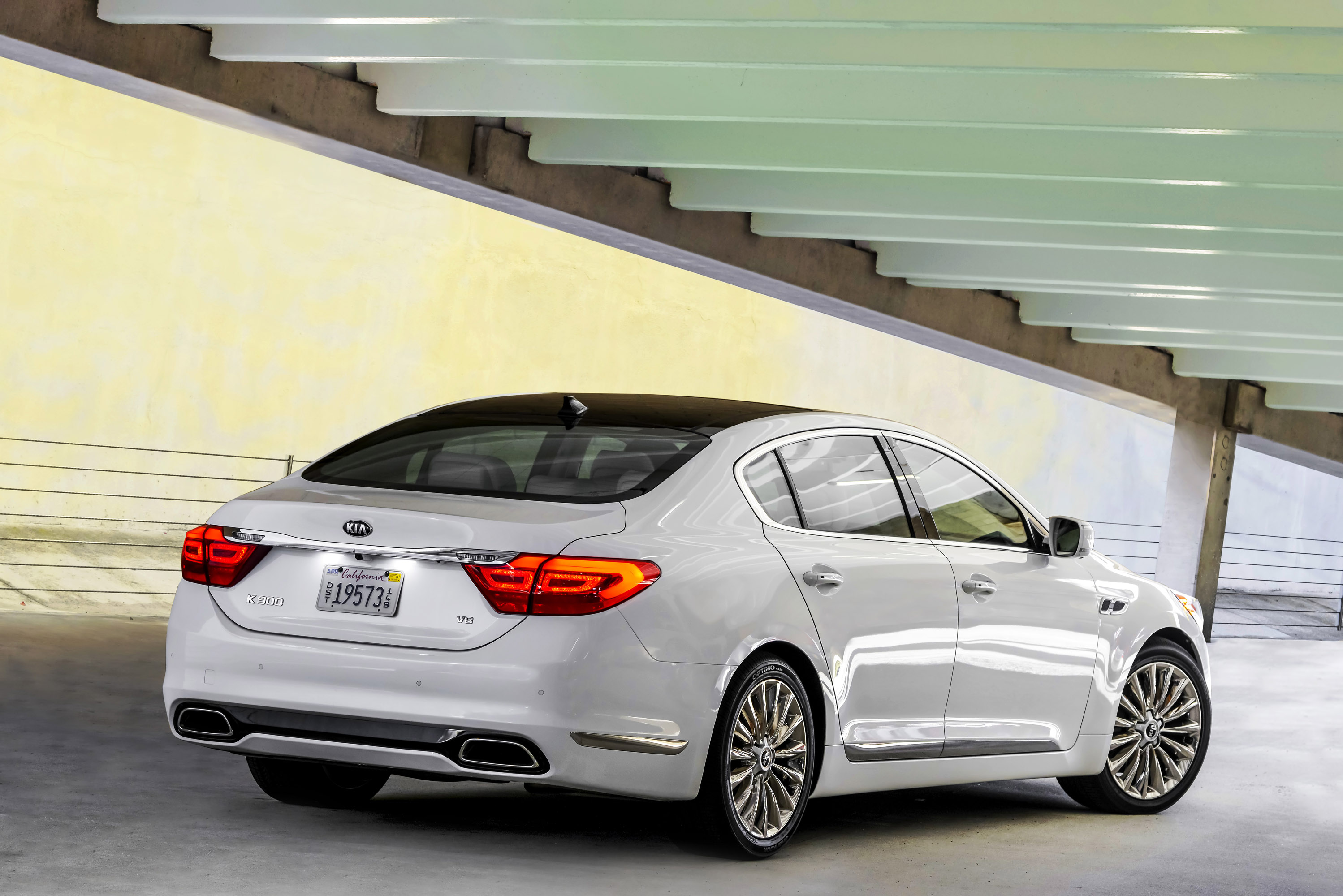 KIA K900 photo #49