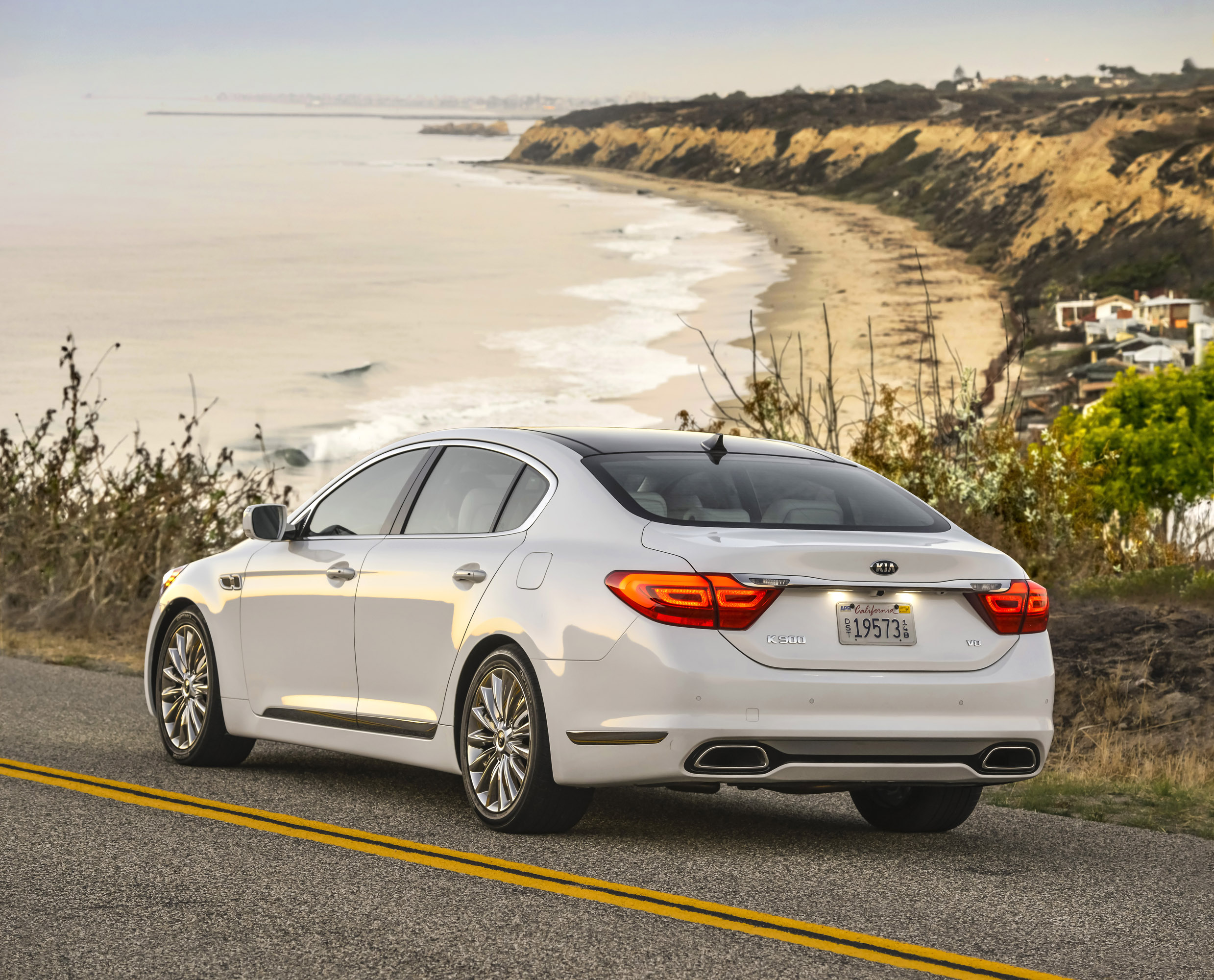 KIA K900 photo #50