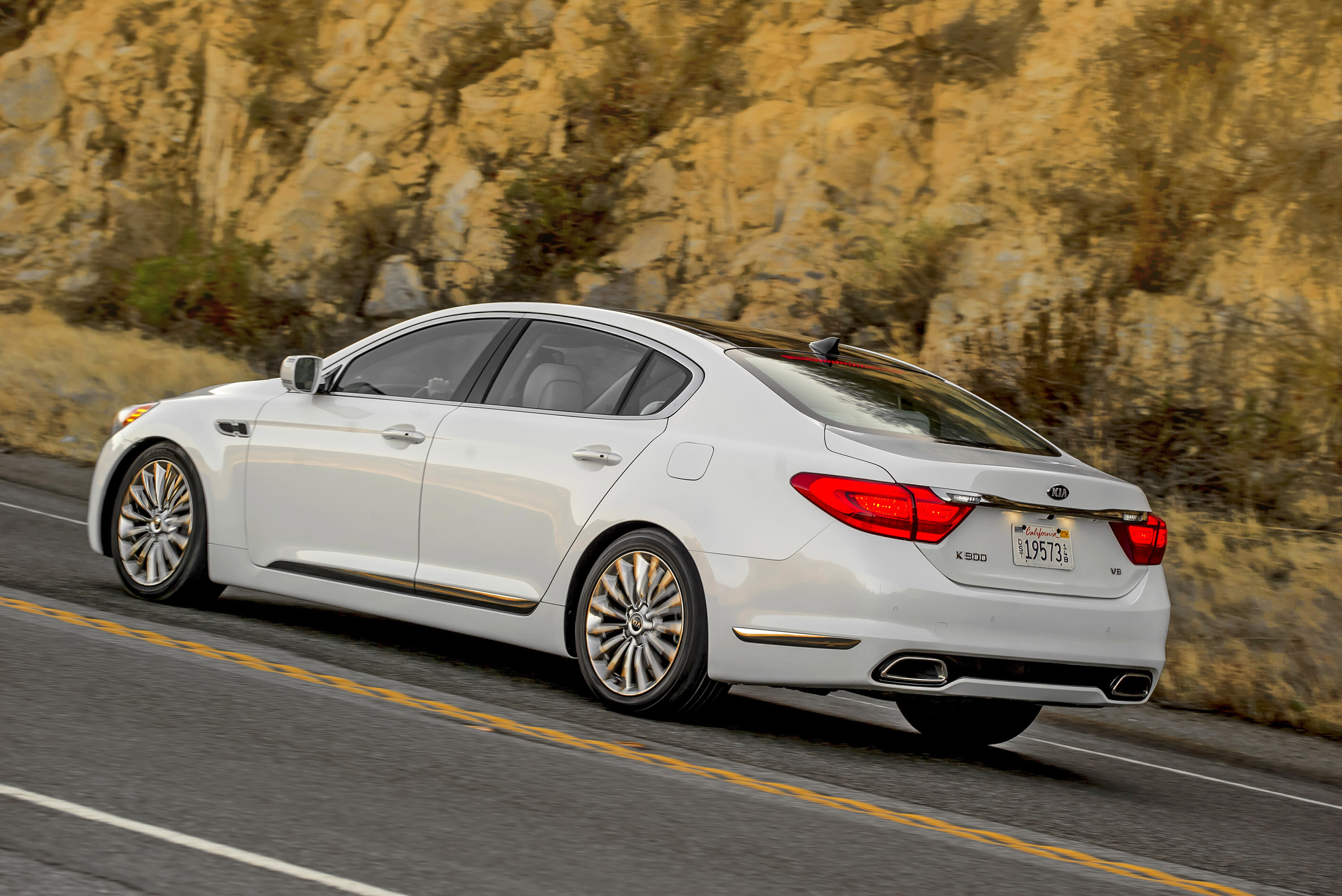 KIA K900 photo #51