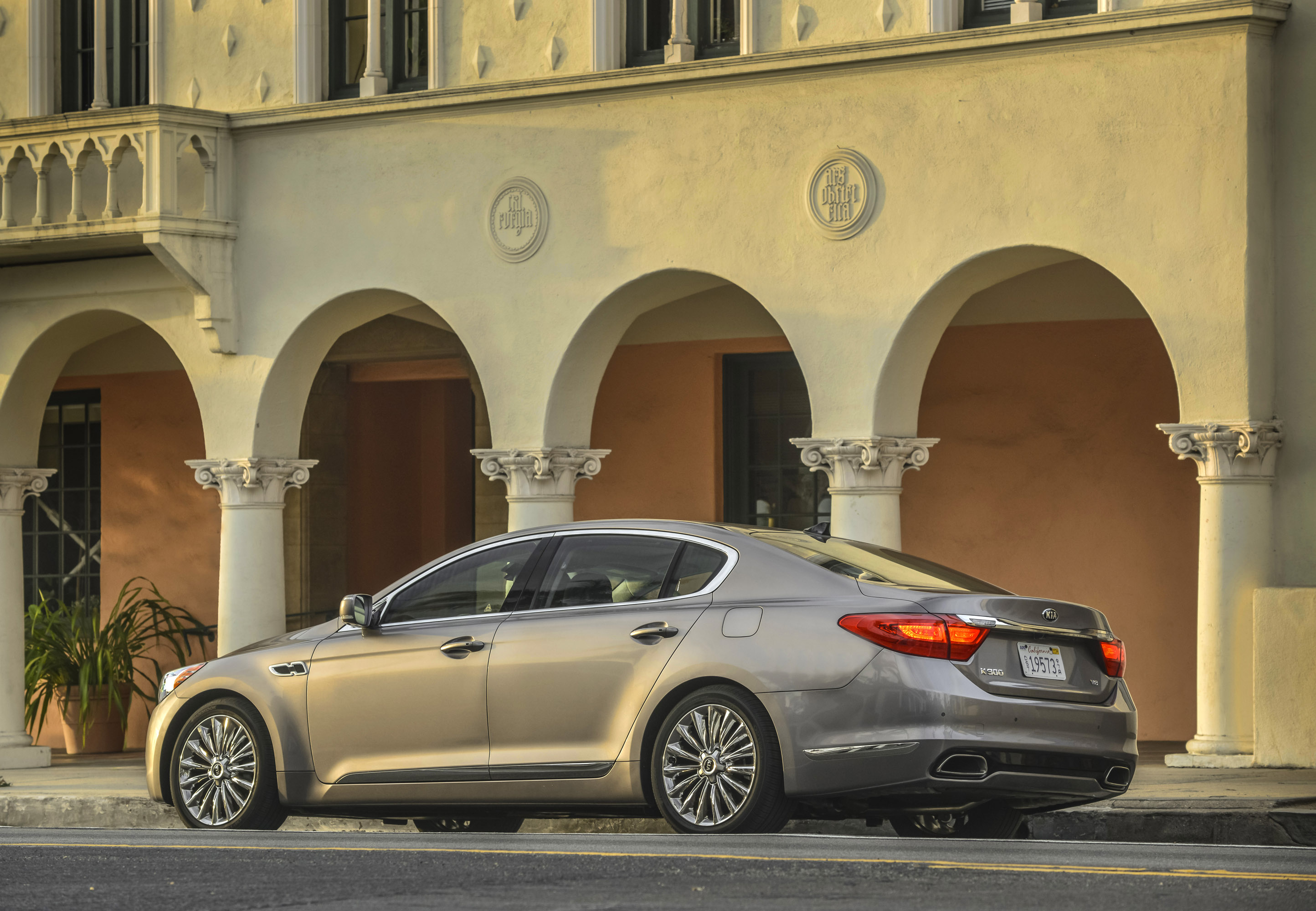 KIA K900 photo #53
