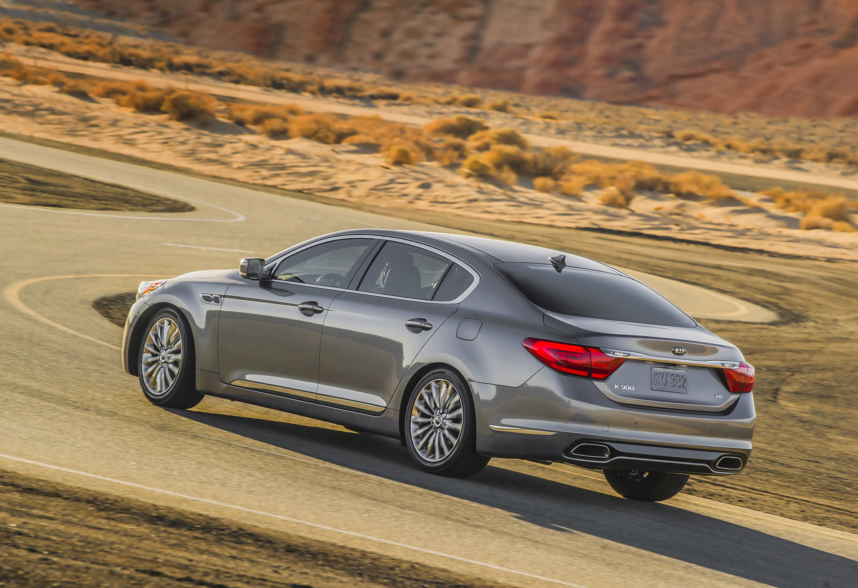 KIA K900 photo #54