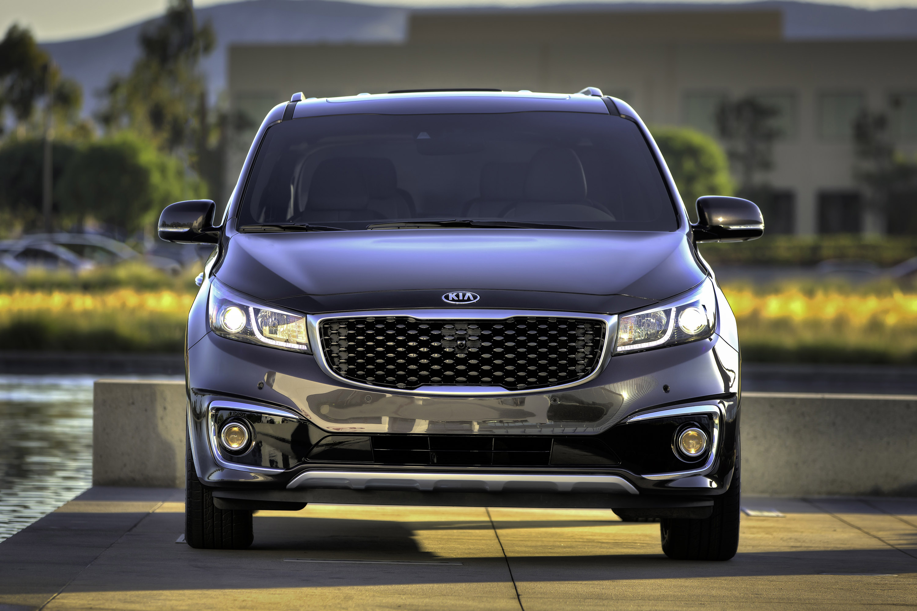 Kia Sedona photo #2