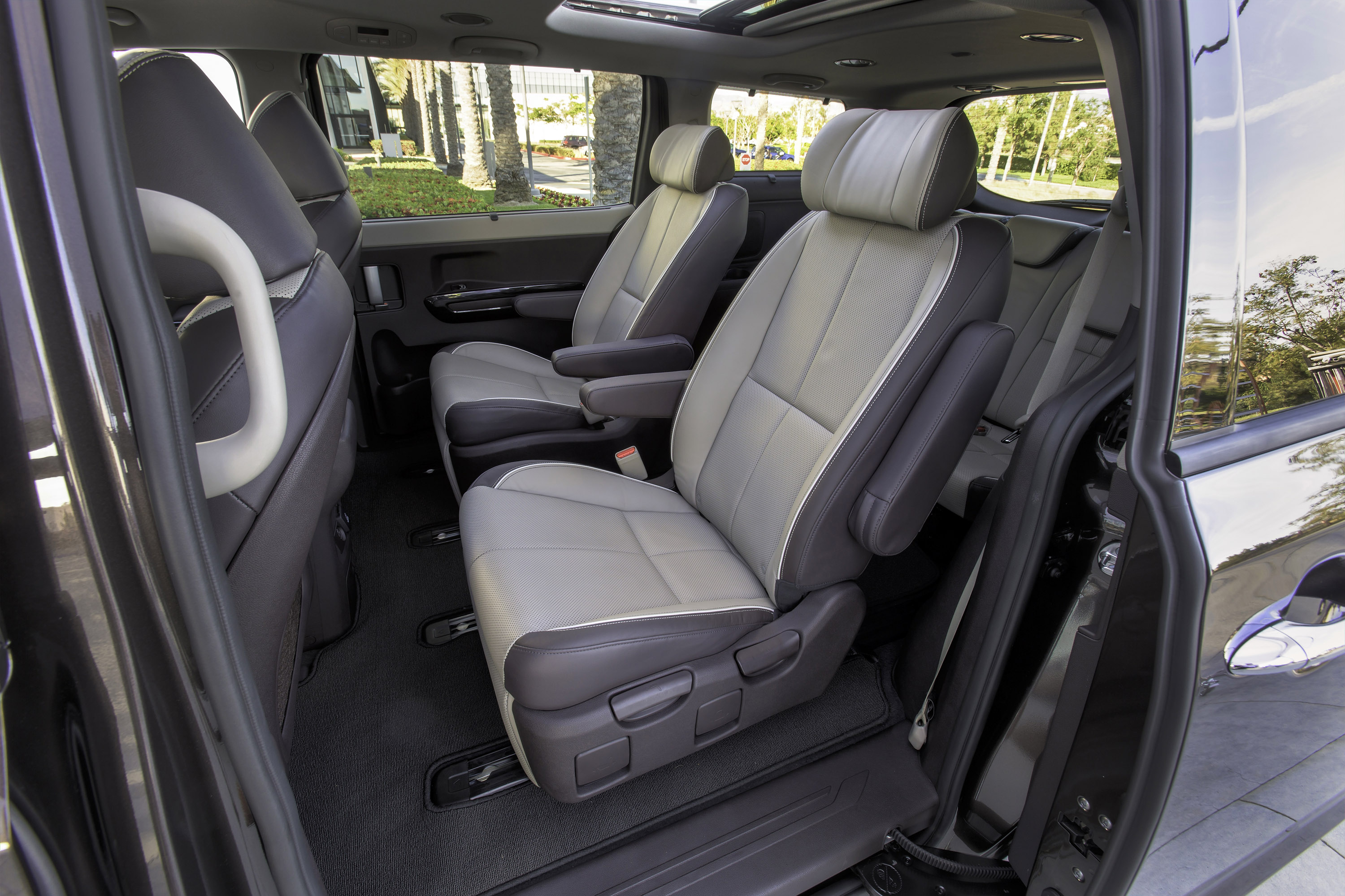 Kia Sedona photo #21