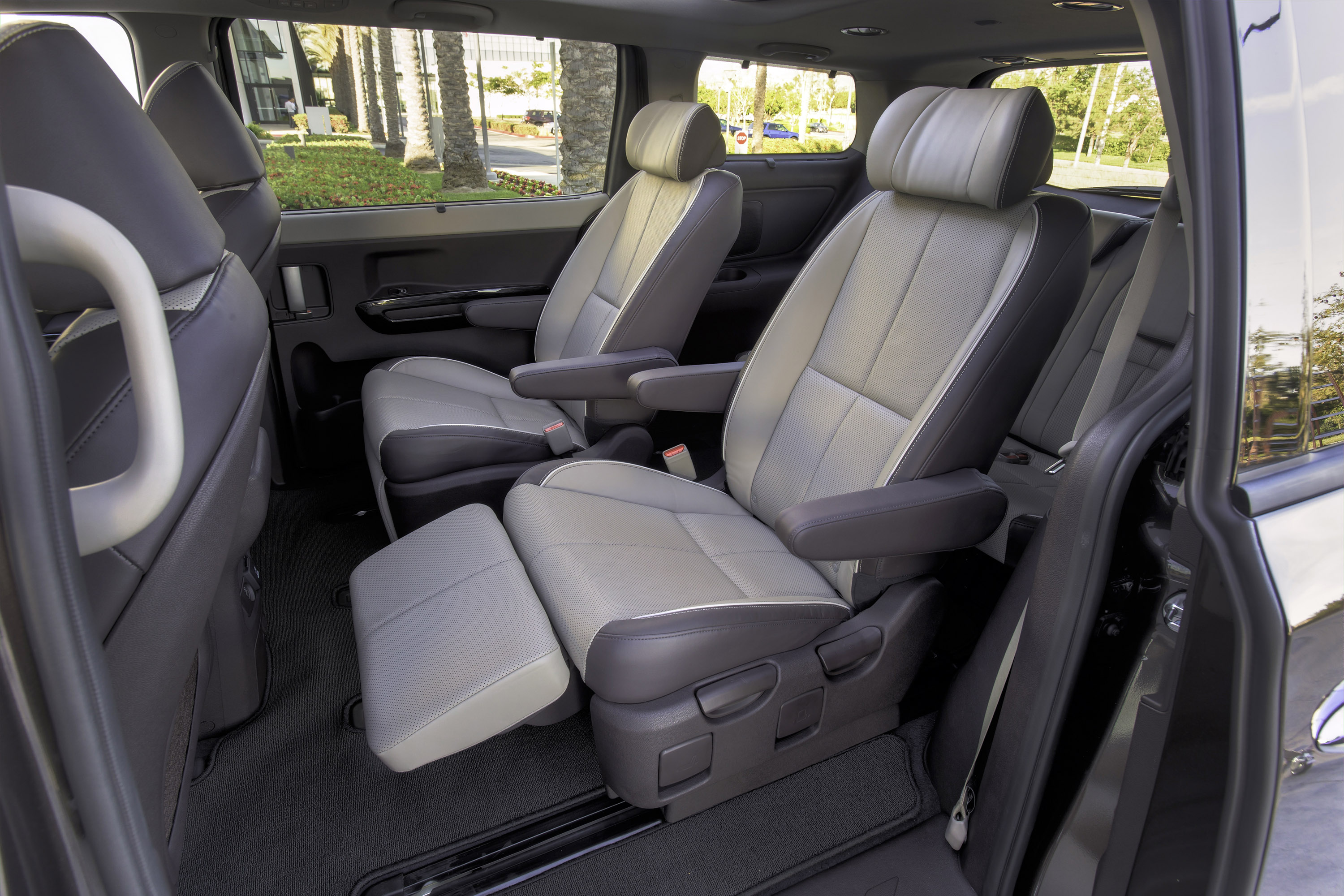 Kia Sedona photo #22