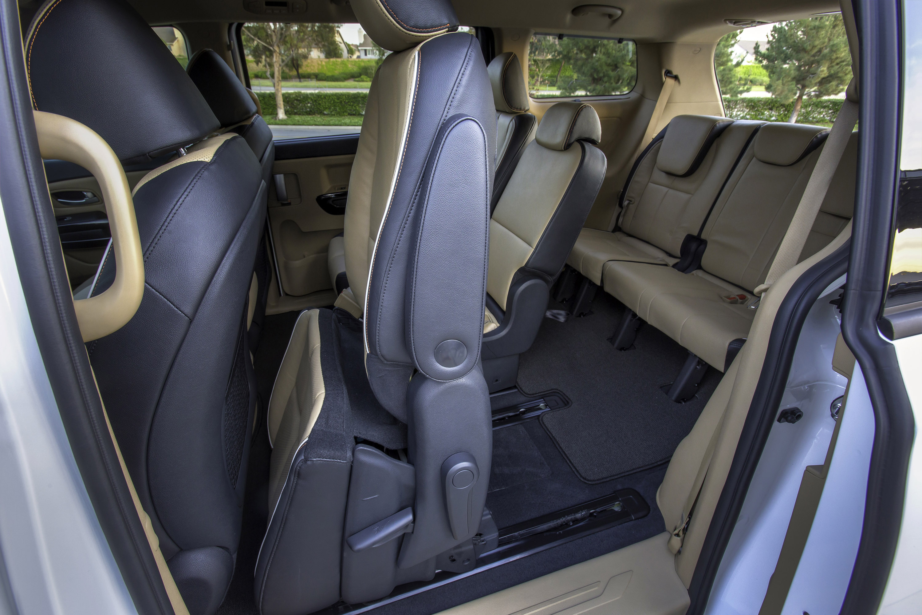 Kia Sedona photo #24