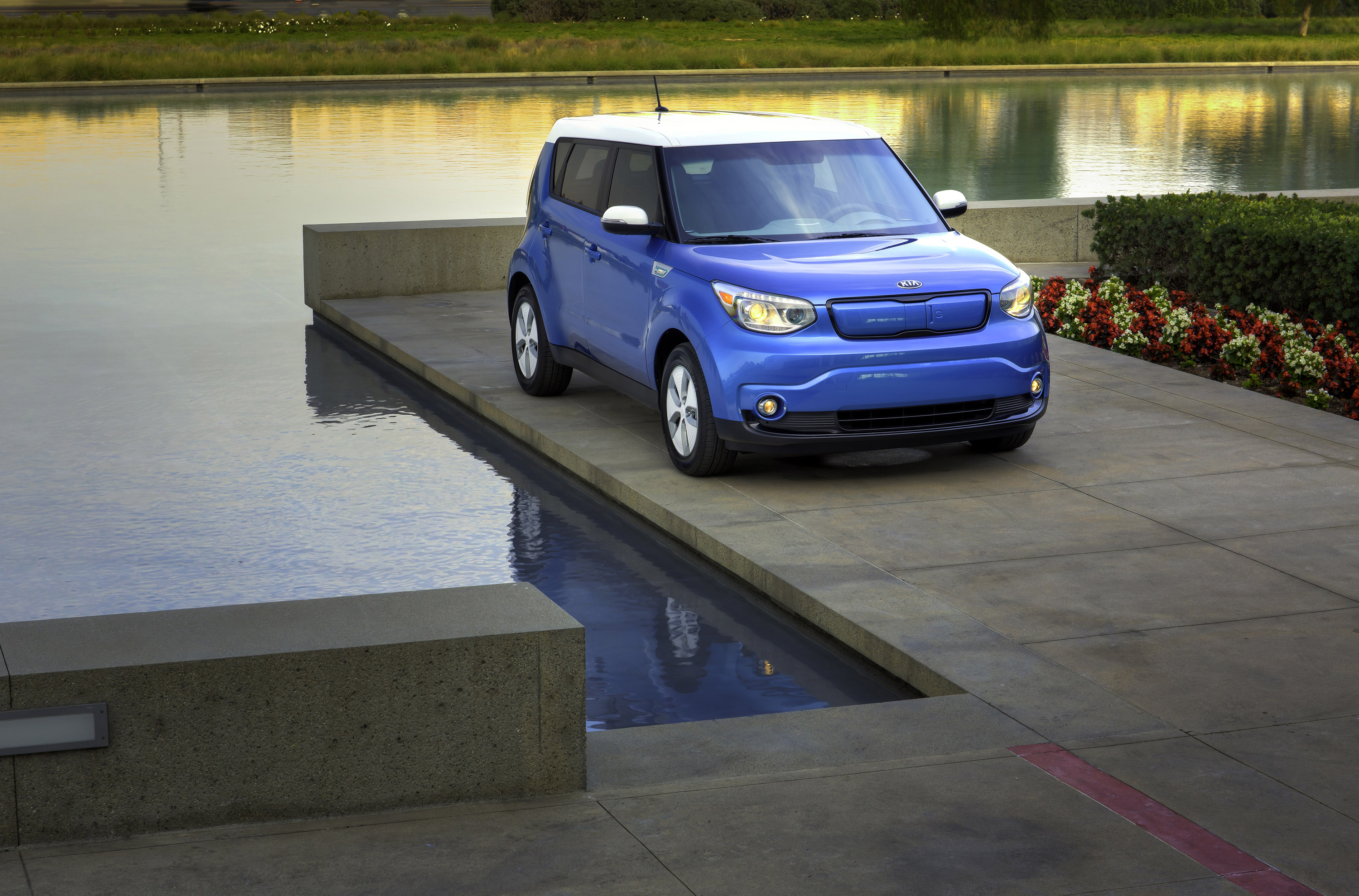 Kia Soul EV photo #3