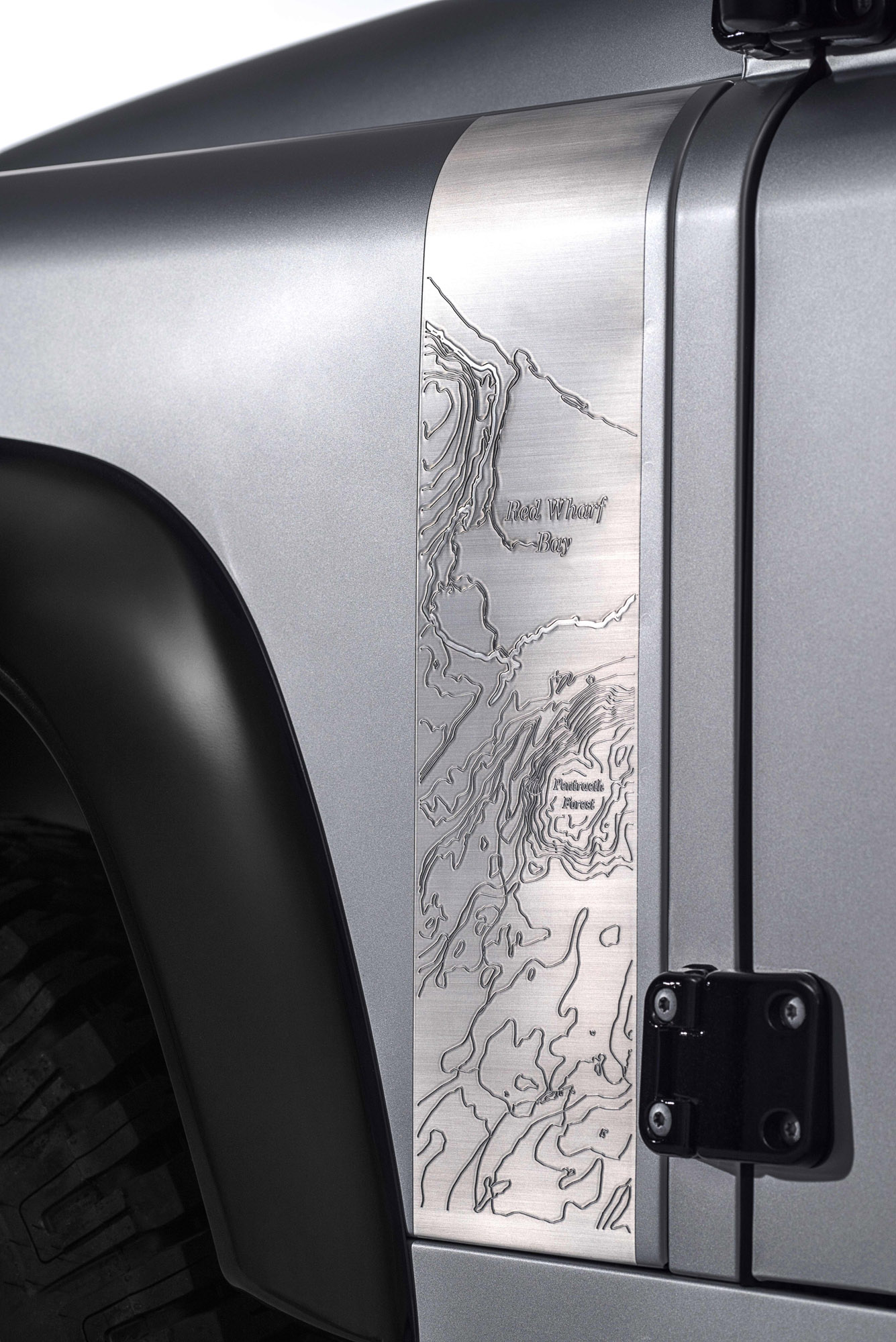 Land Rover Defender 2 000 000 photo #18