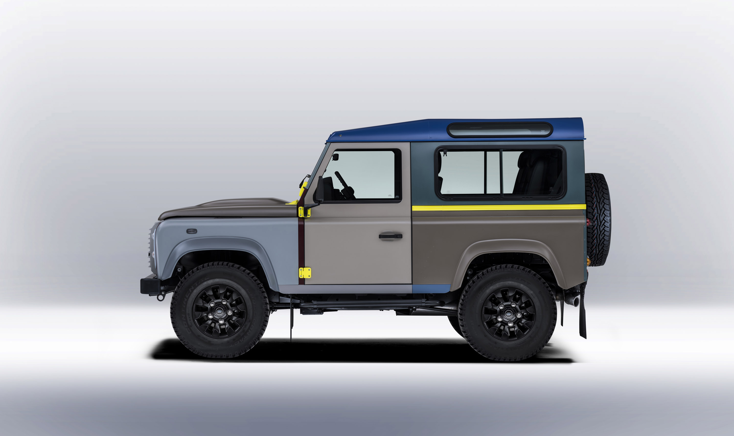Land Rover Defender Paul Smith Special Edition photo #4