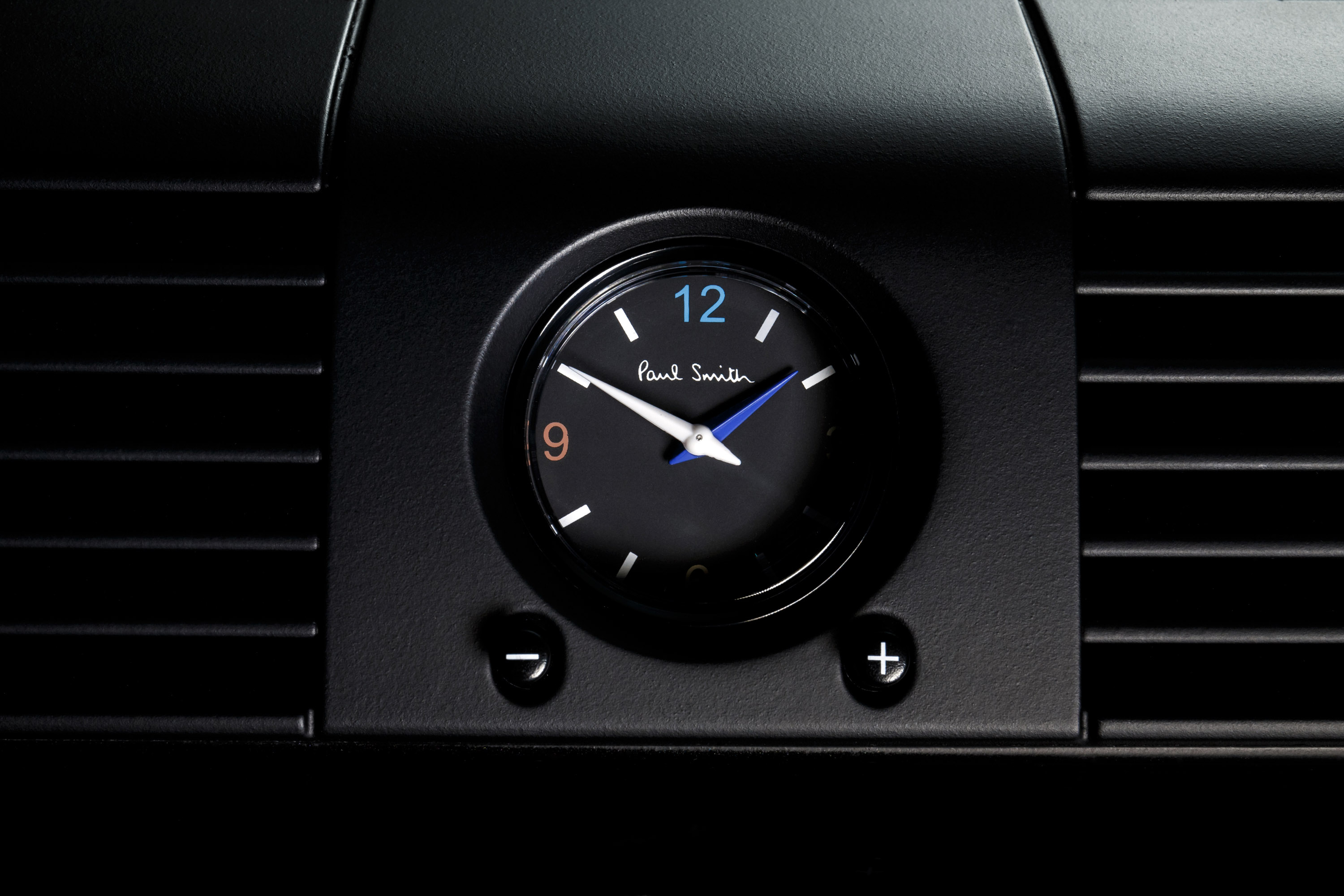 Land Rover Defender Paul Smith Special Edition photo #26