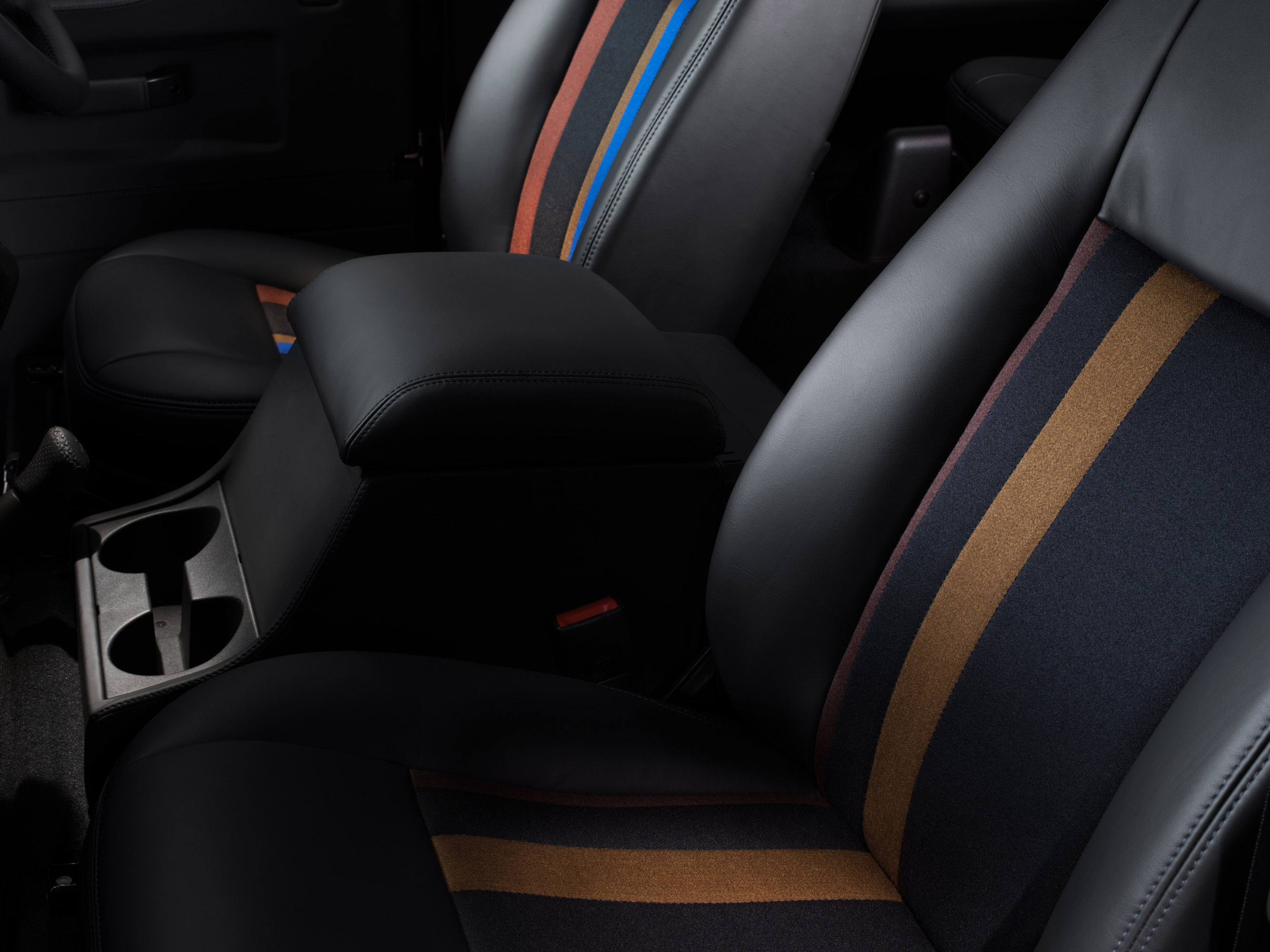 Land Rover Defender Paul Smith Special Edition photo #27