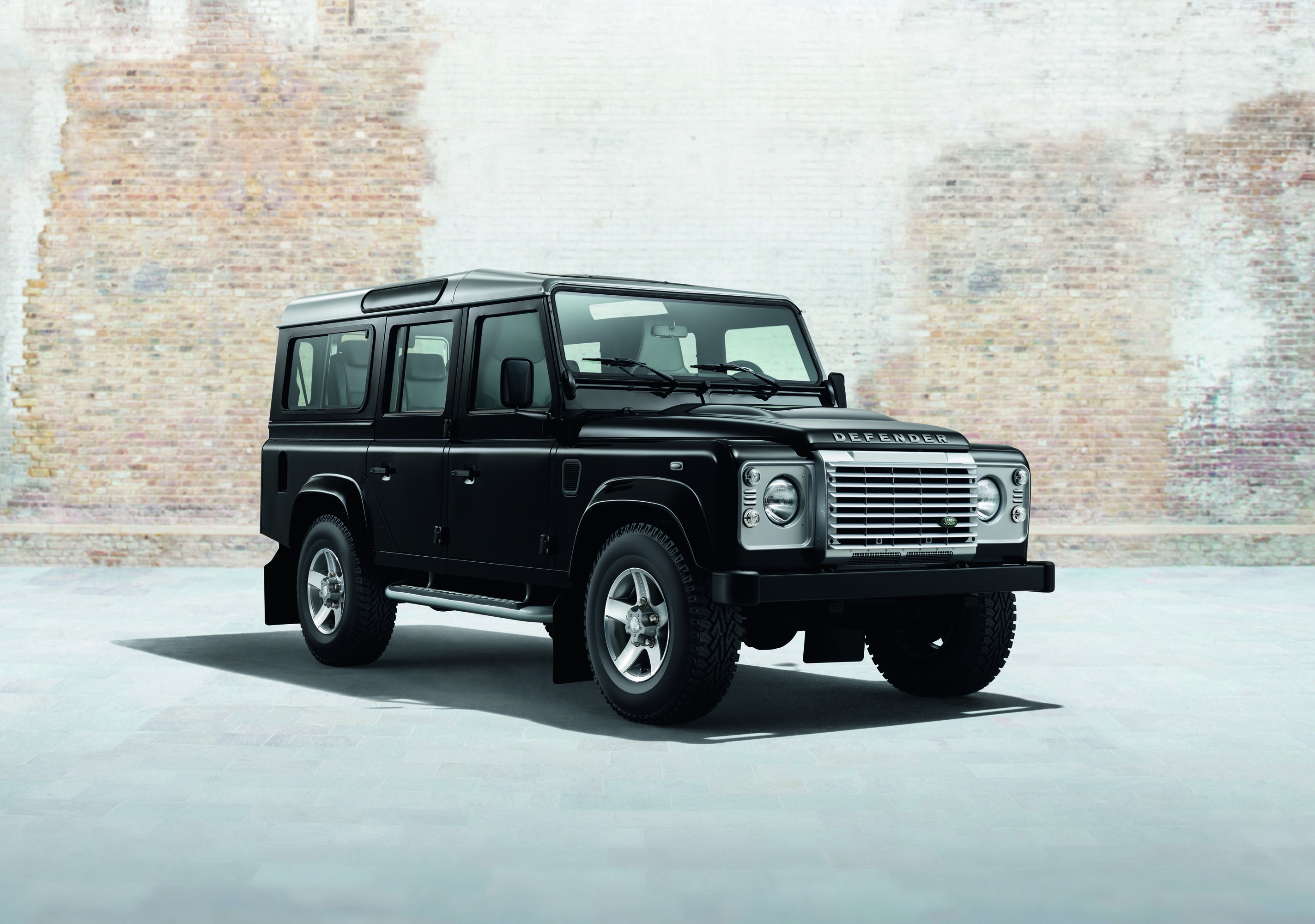 Land Rover Defender XS Black Pack photo #1