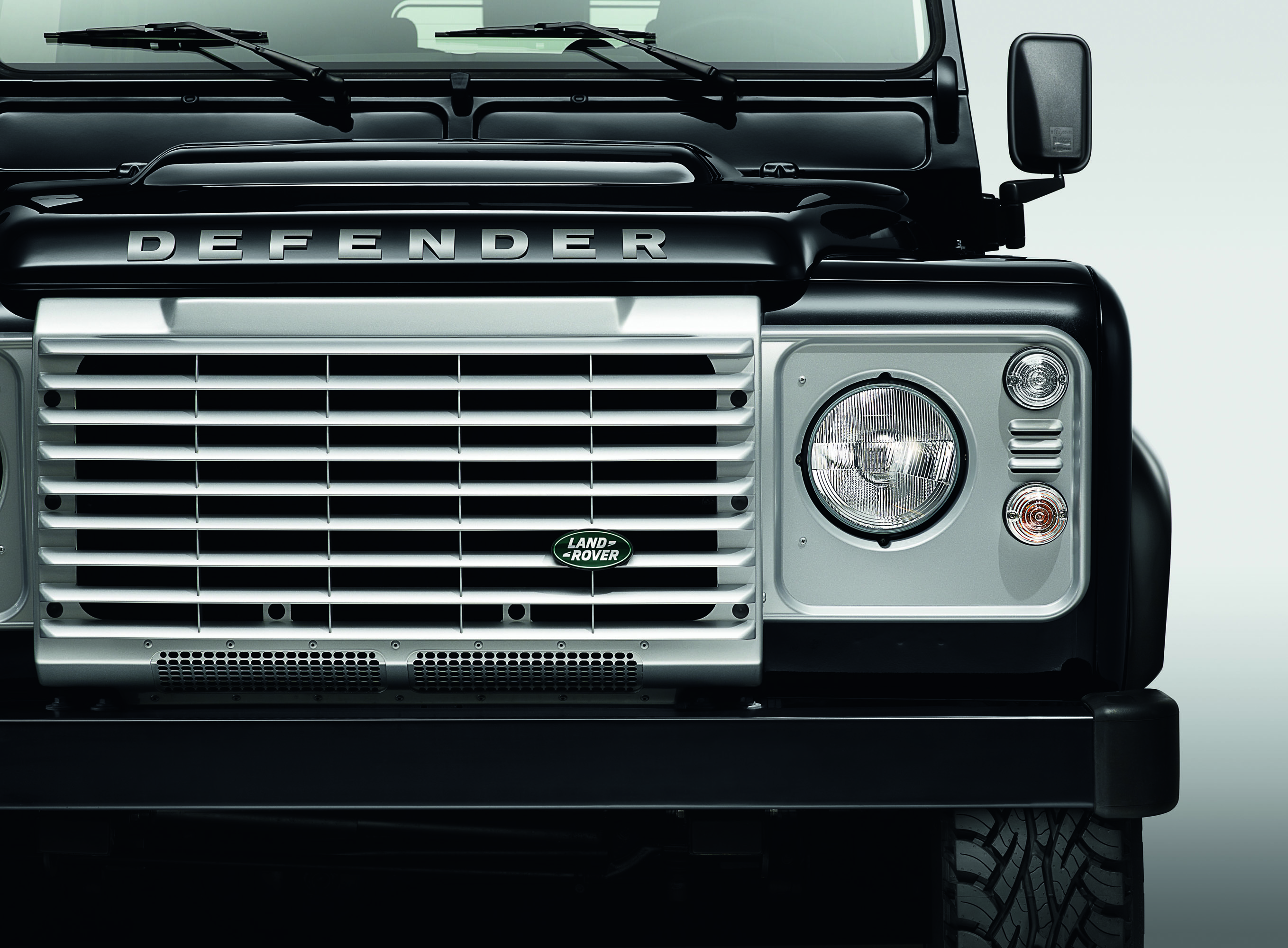 Land Rover Defender XS Black Pack photo #6