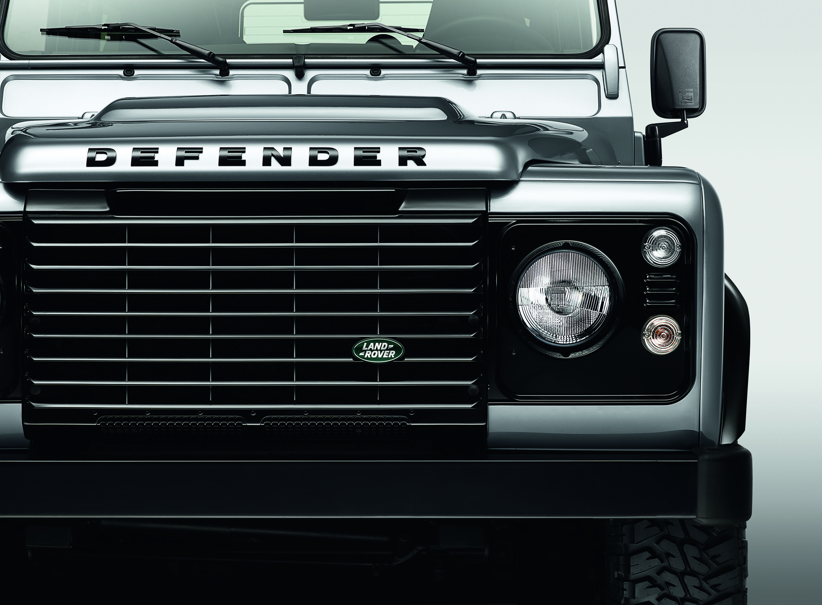 Land Rover Defender XS Silver Pack photo #4