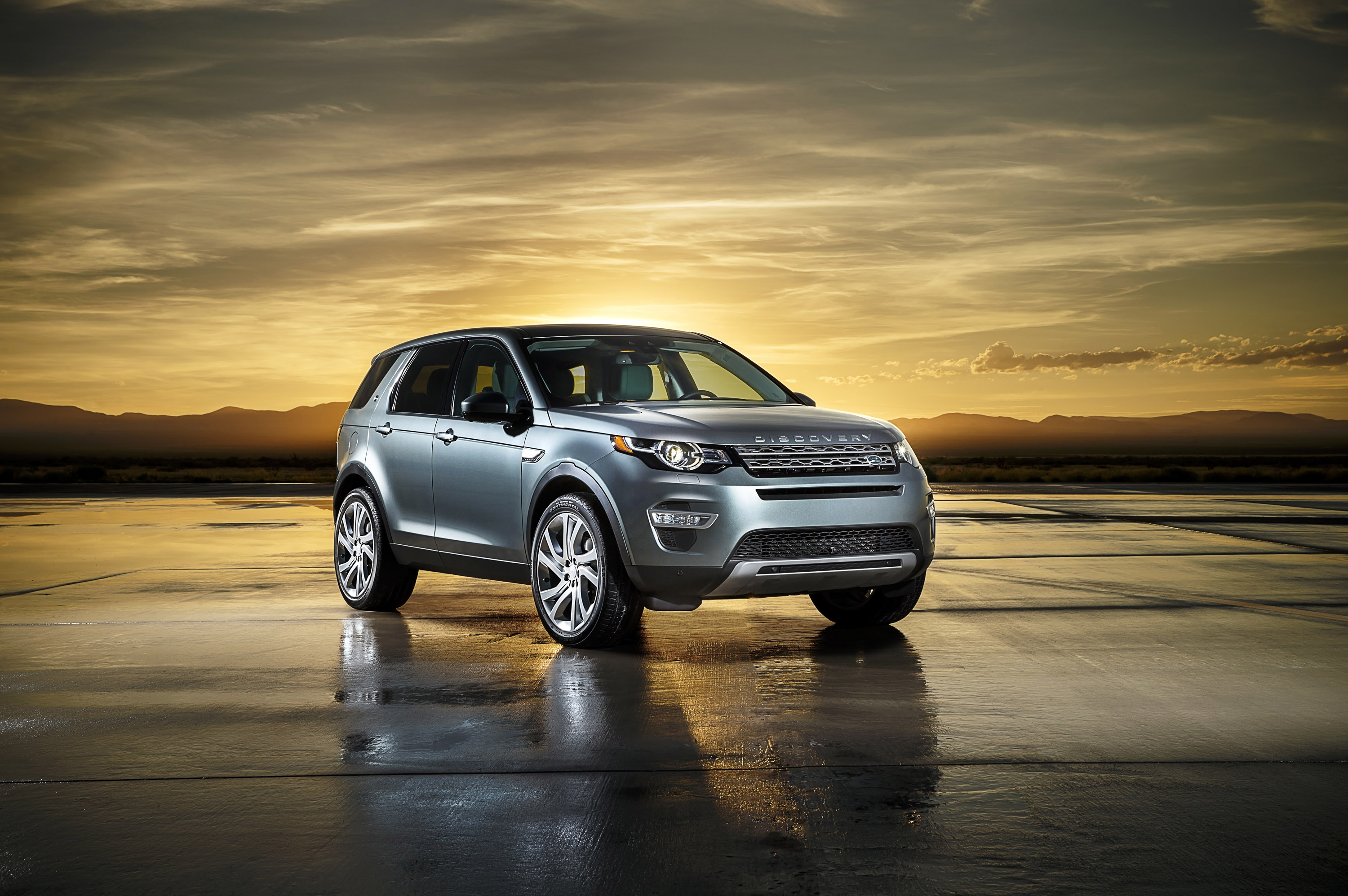 Land Rover Discovery Sport photo #2