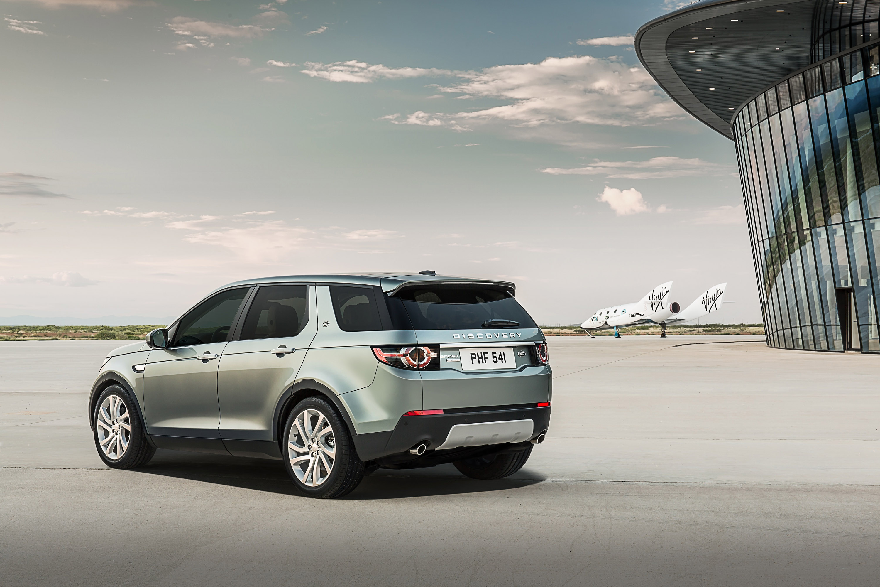 Land Rover Discovery Sport photo #19