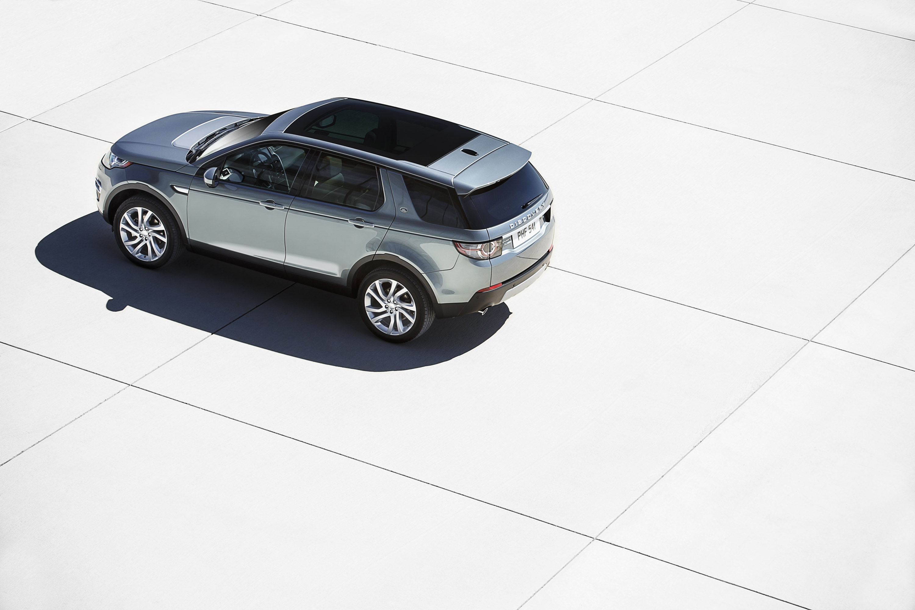 Land Rover Discovery Sport photo #24