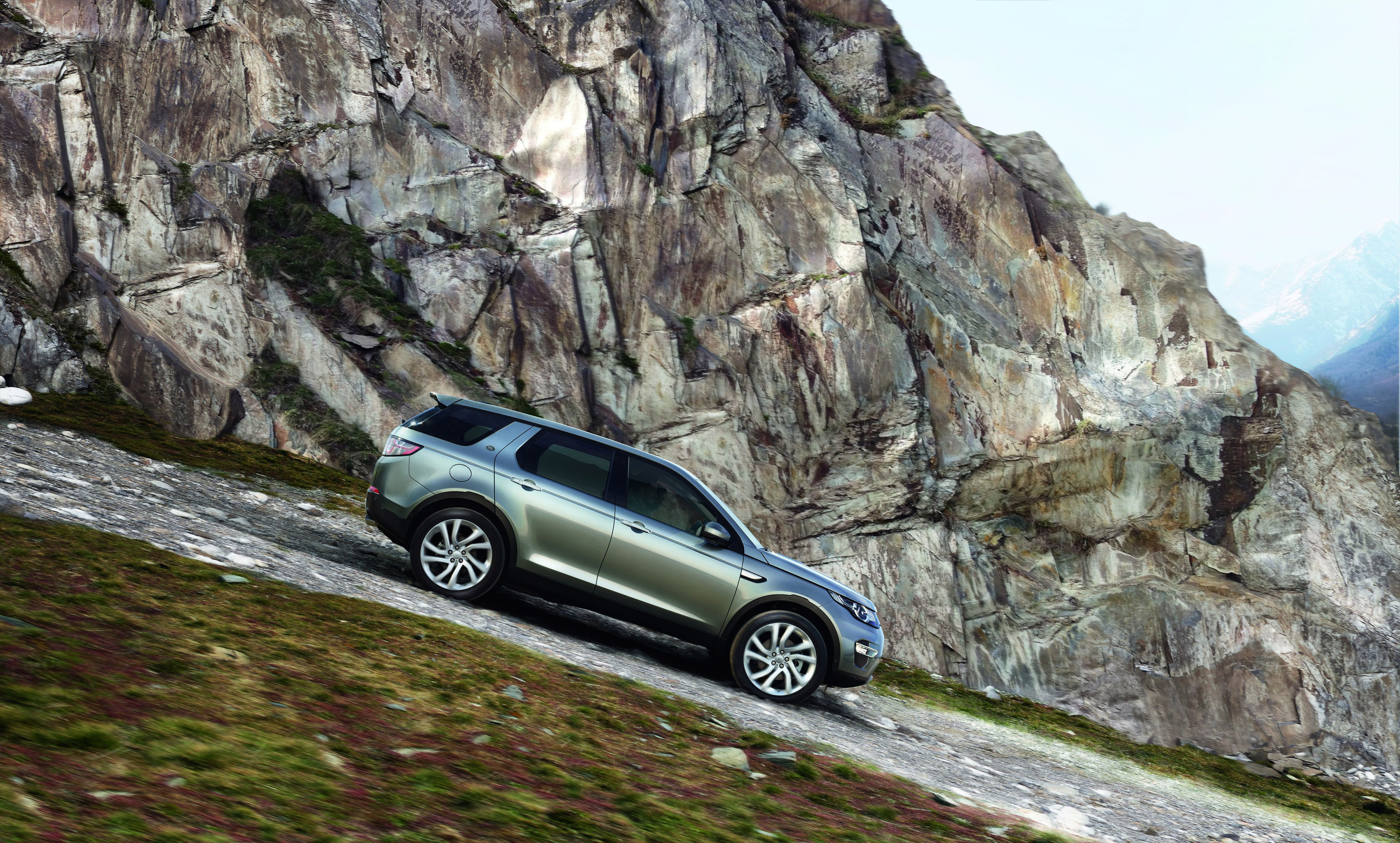 Land Rover Discovery Sport photo #27