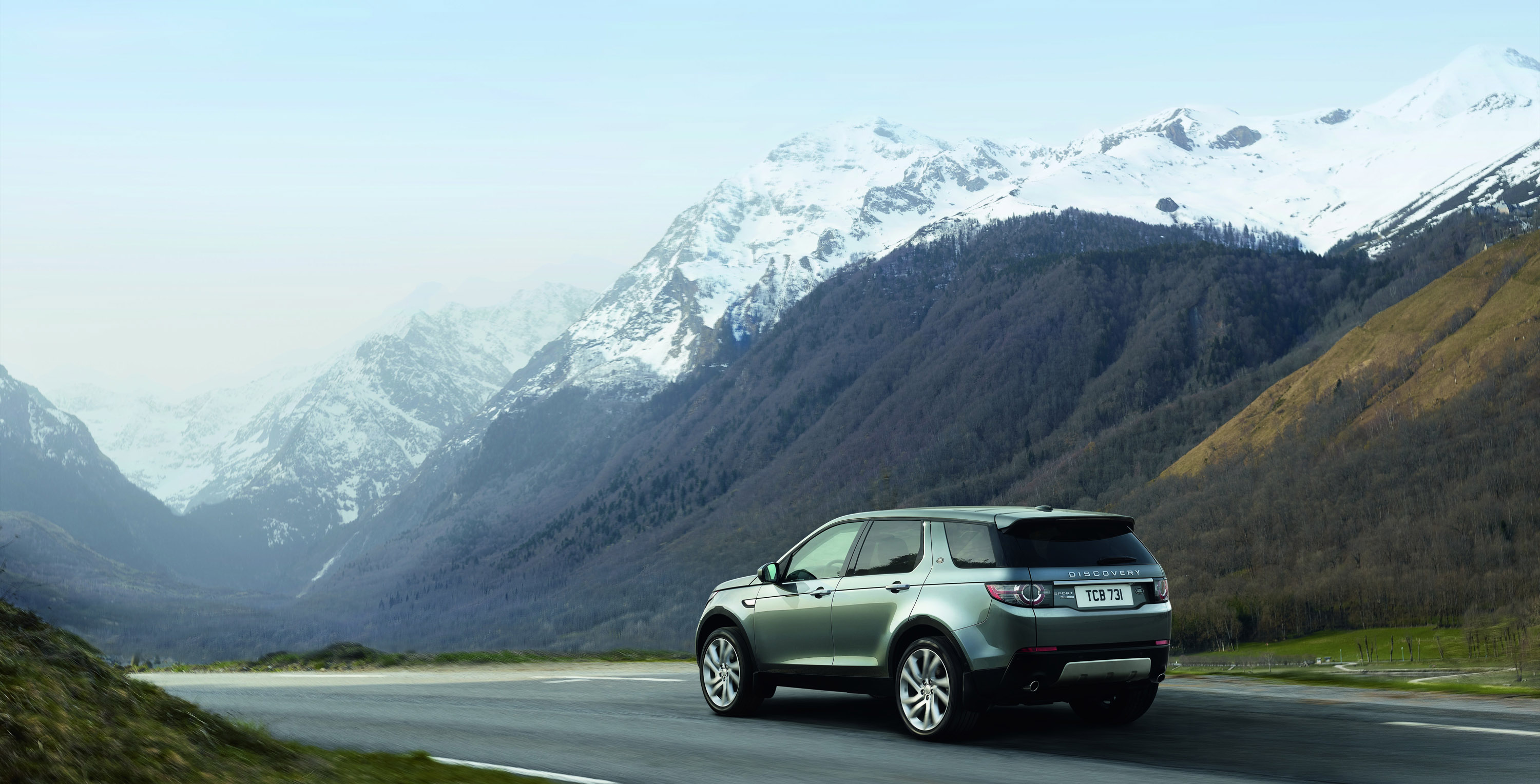 Land Rover Discovery Sport photo #28