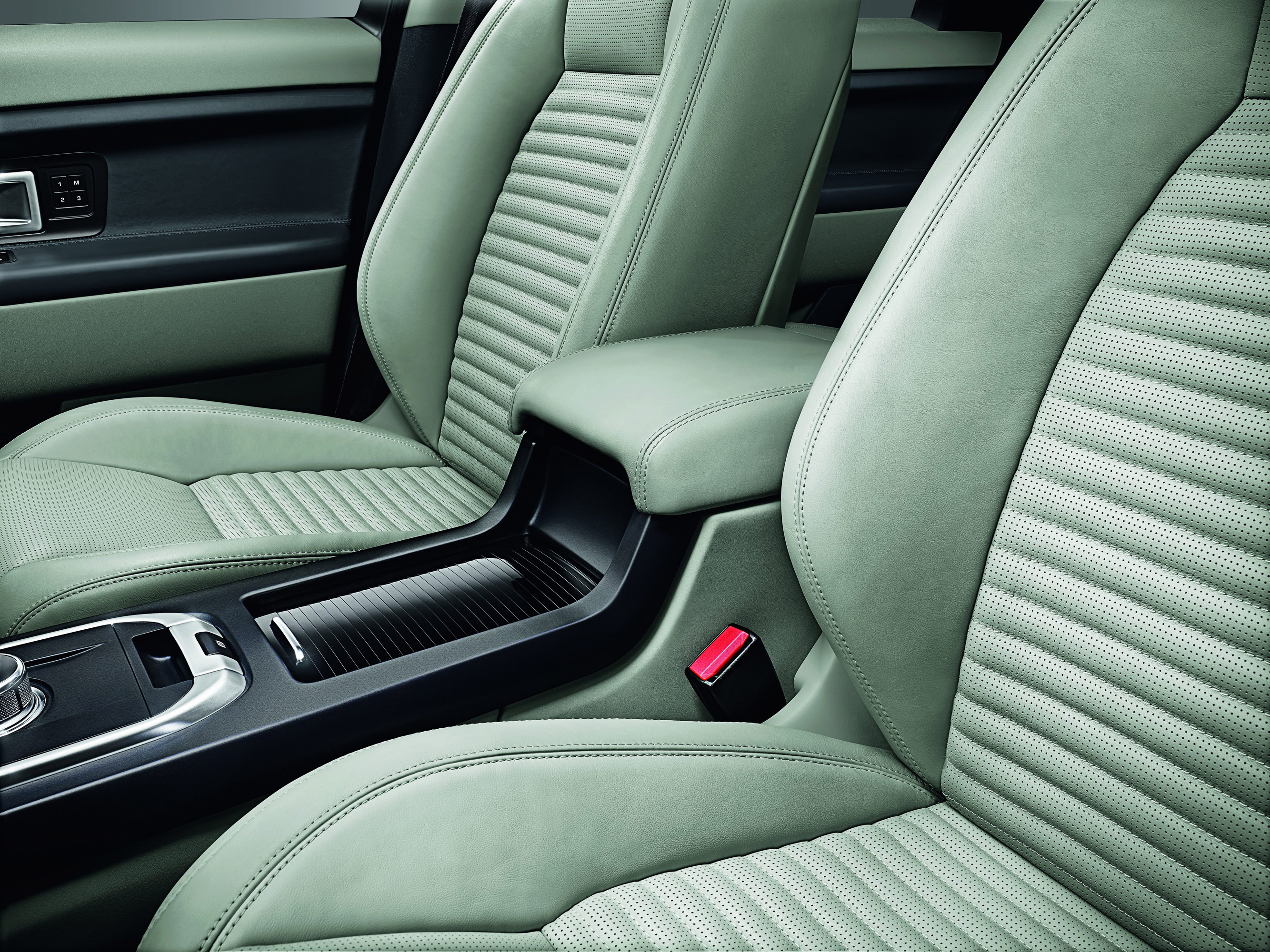 Land Rover Discovery Sport photo #44