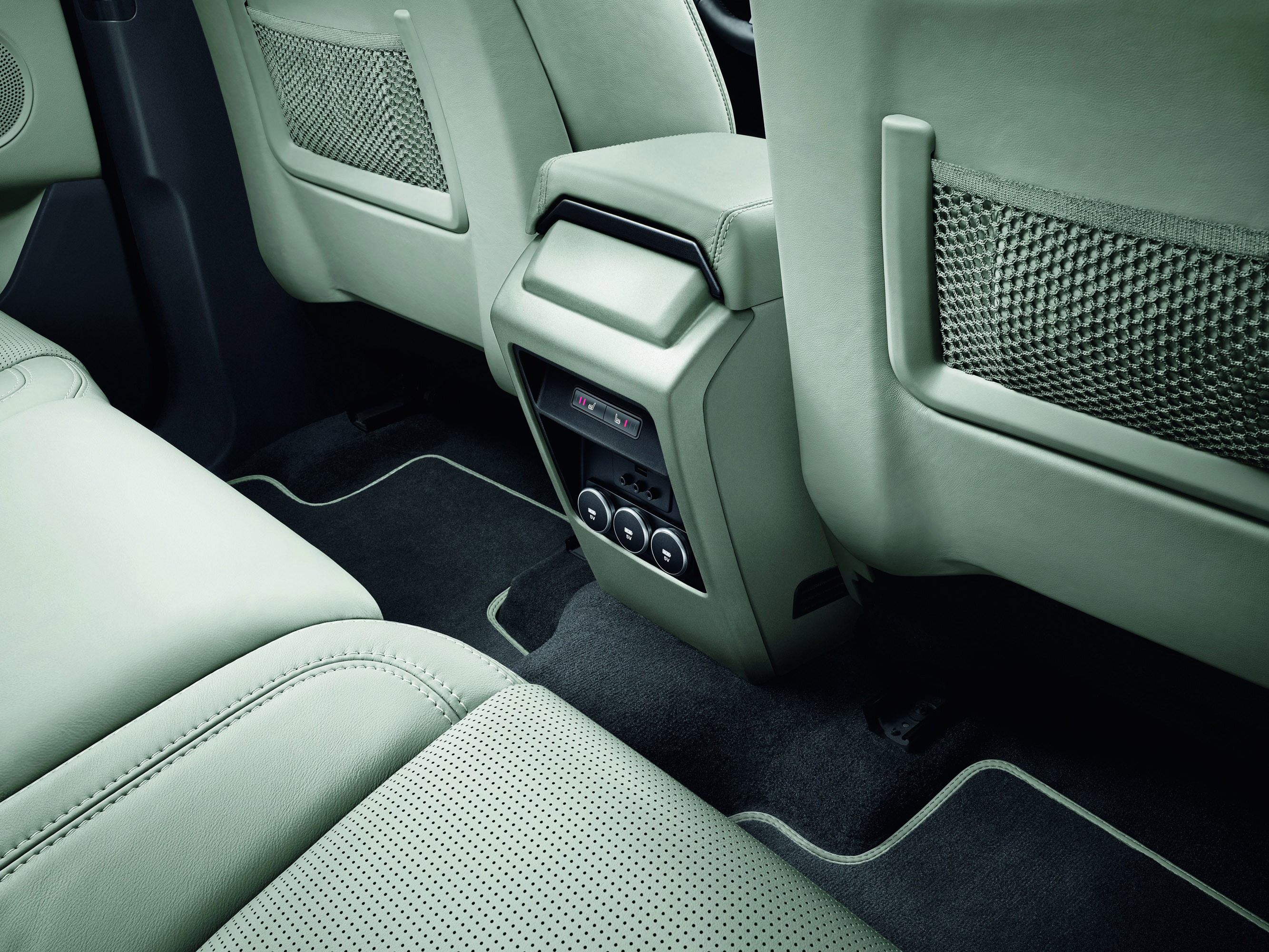Land Rover Discovery Sport photo #45