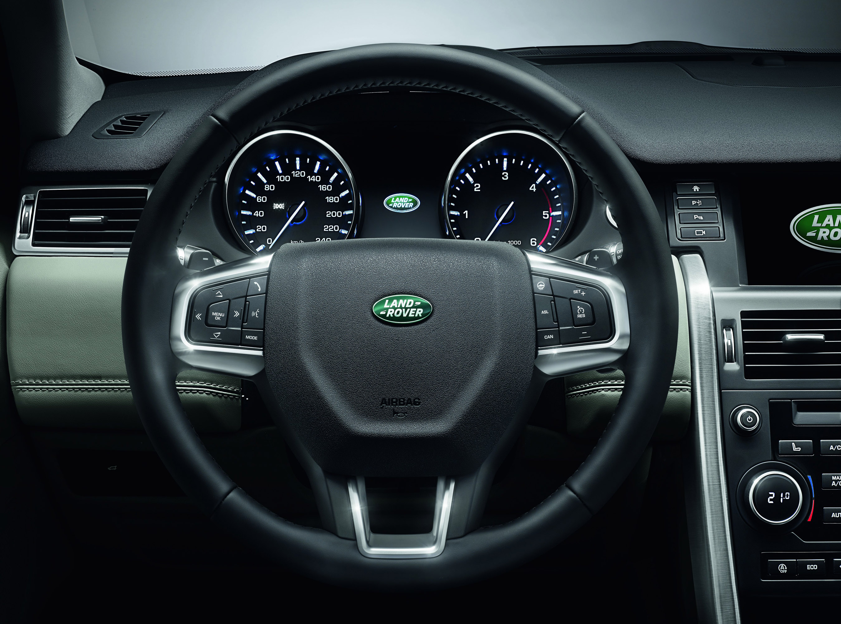 Land Rover Discovery Sport photo #50