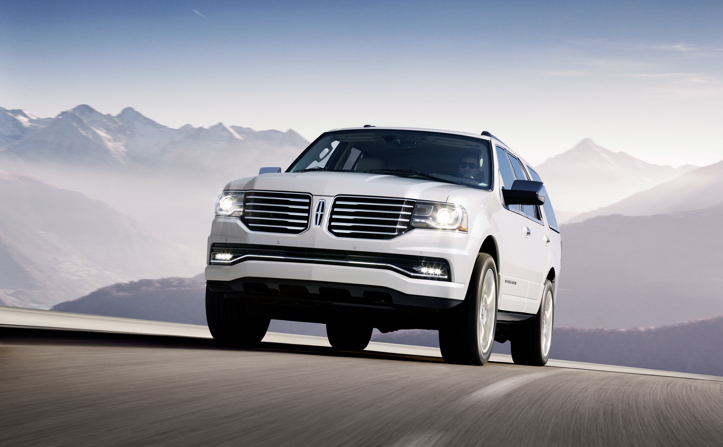 Lincoln Navigator photo #2