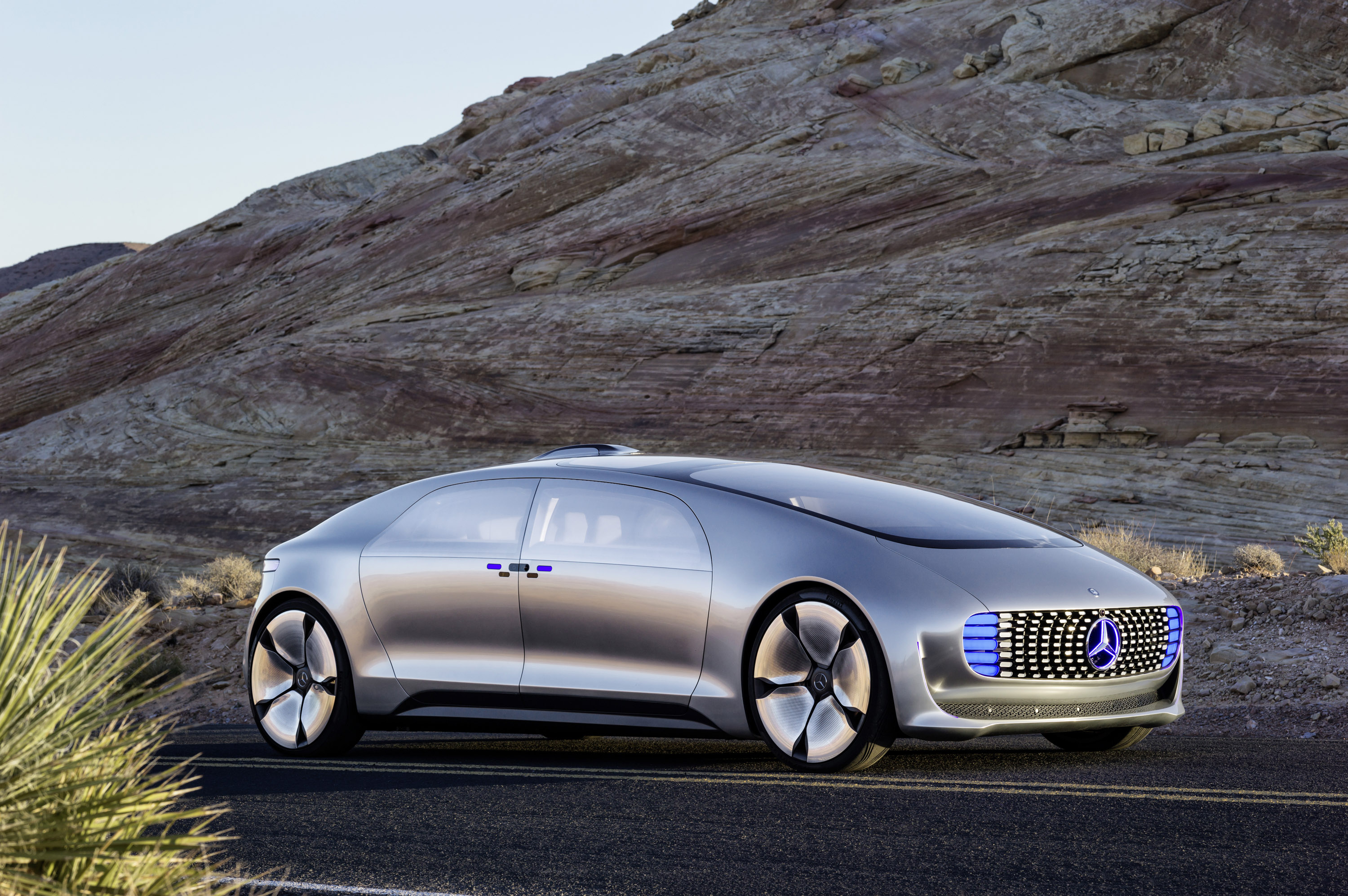 Mercedes-Benz F015 Luxury in Motion Concept photo #1