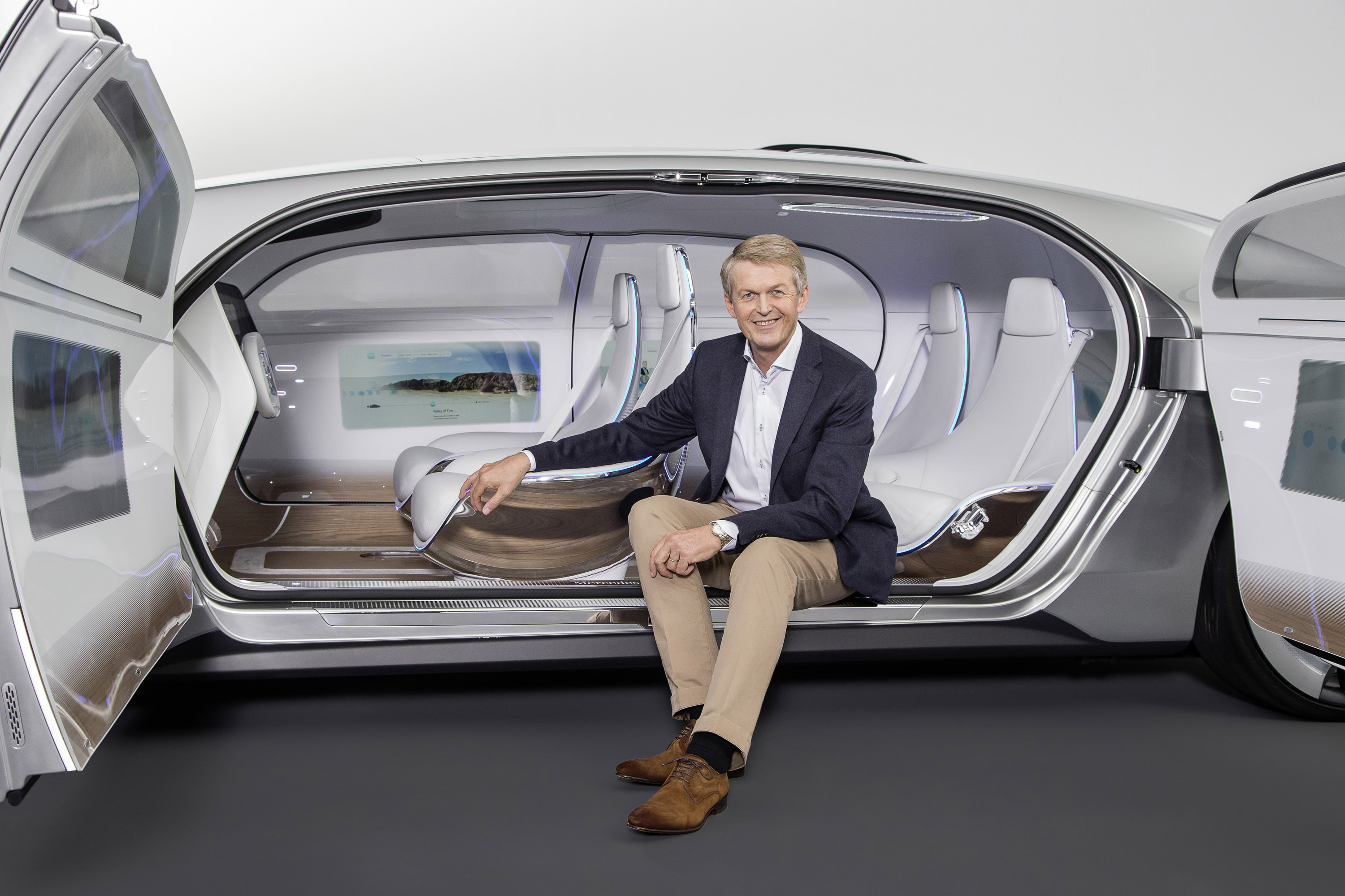 Mercedes-Benz F015 Luxury in Motion Concept photo #42