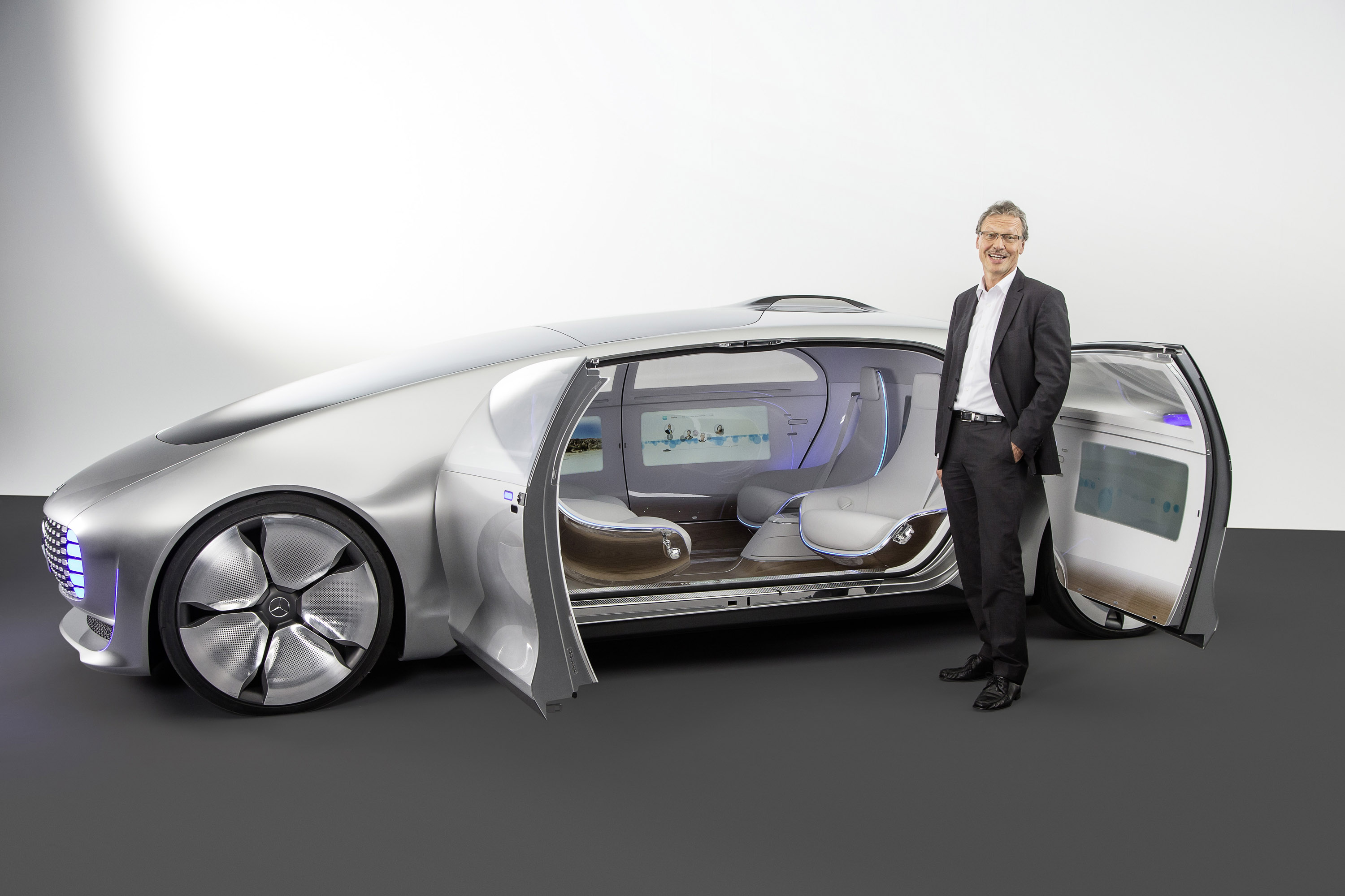 Mercedes-Benz F015 Luxury in Motion Concept photo #43