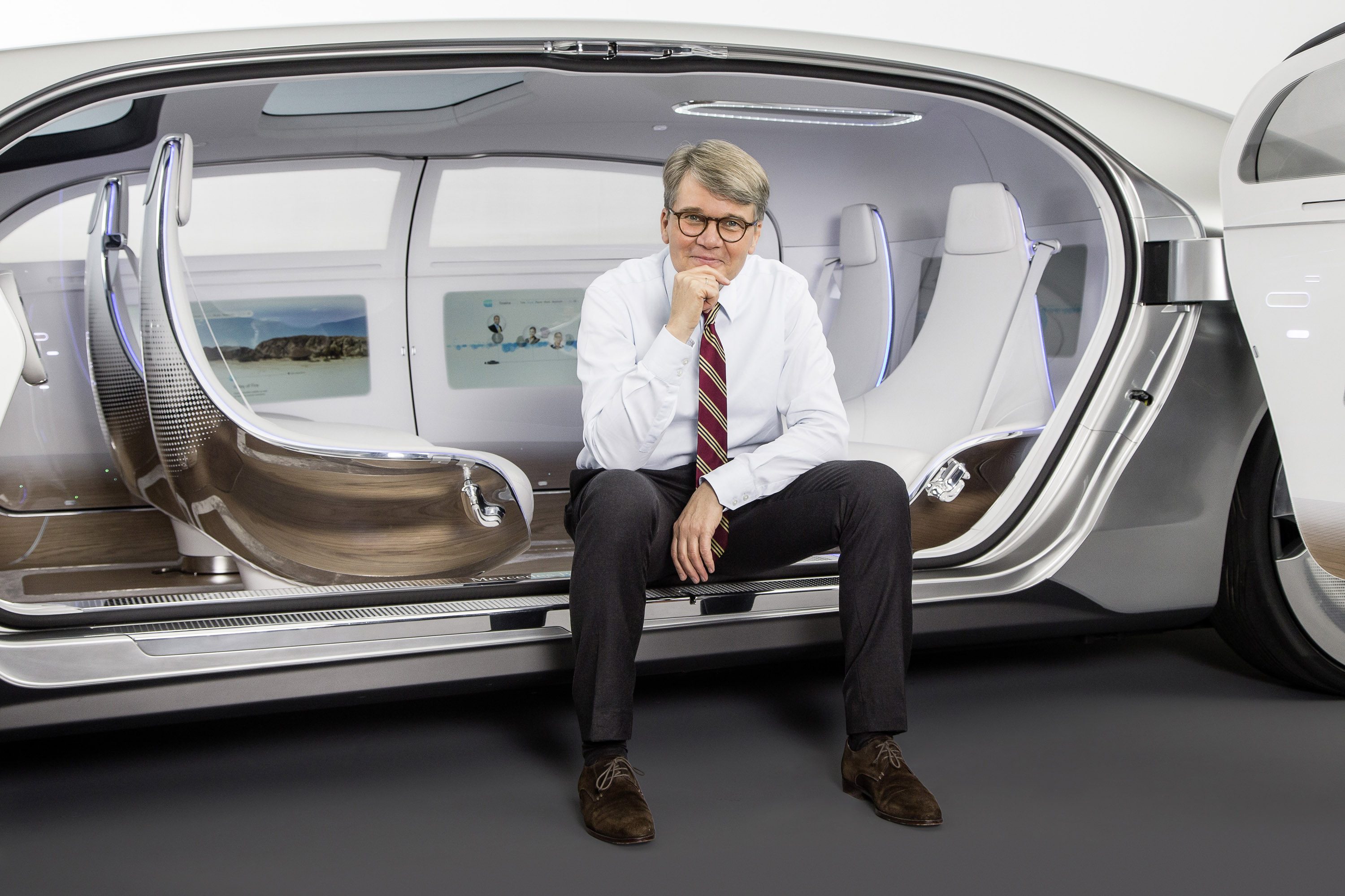 Mercedes-Benz F015 Luxury in Motion Concept photo #44