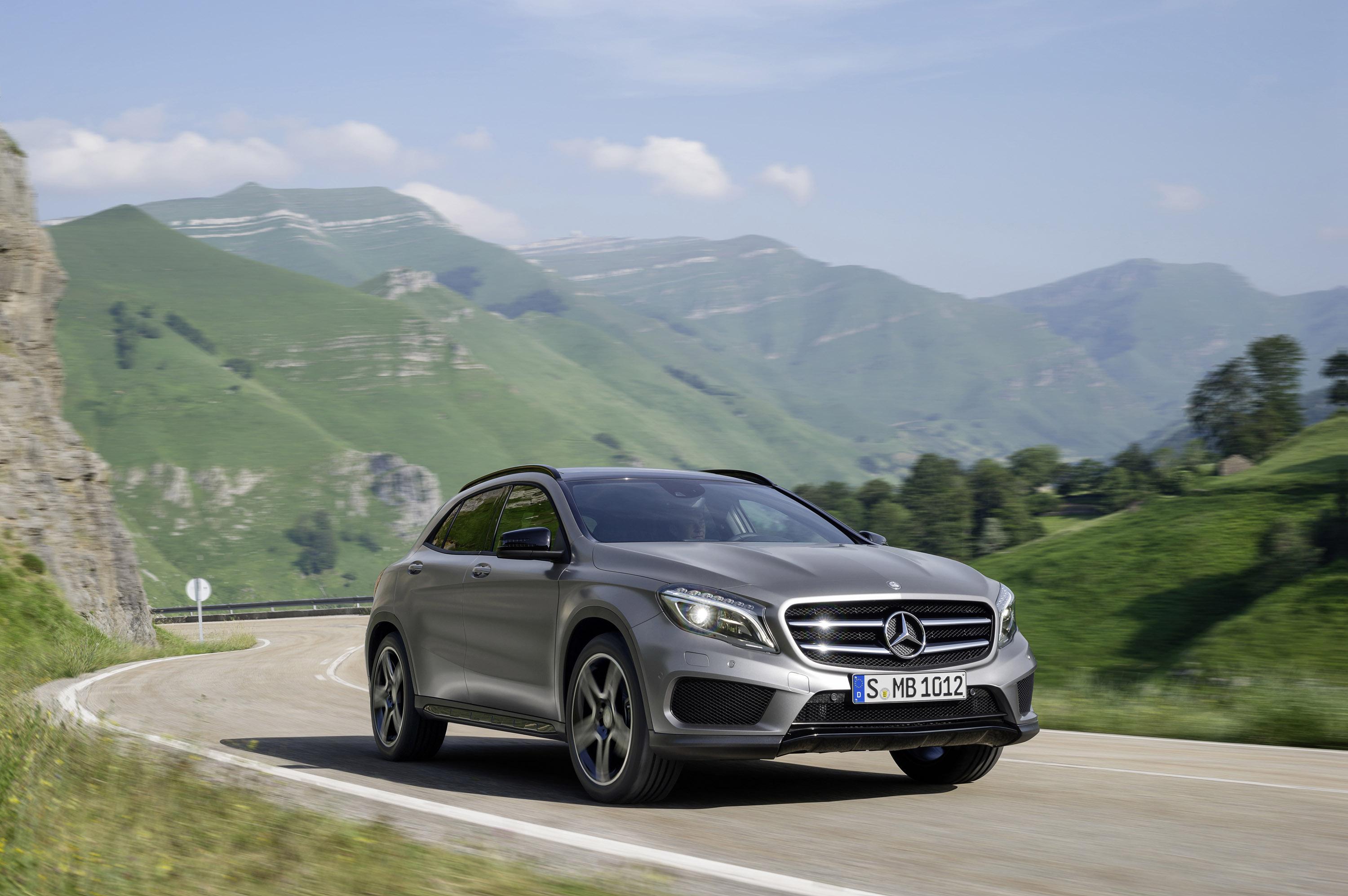 Mercedes-Benz GLA-Class photo #1